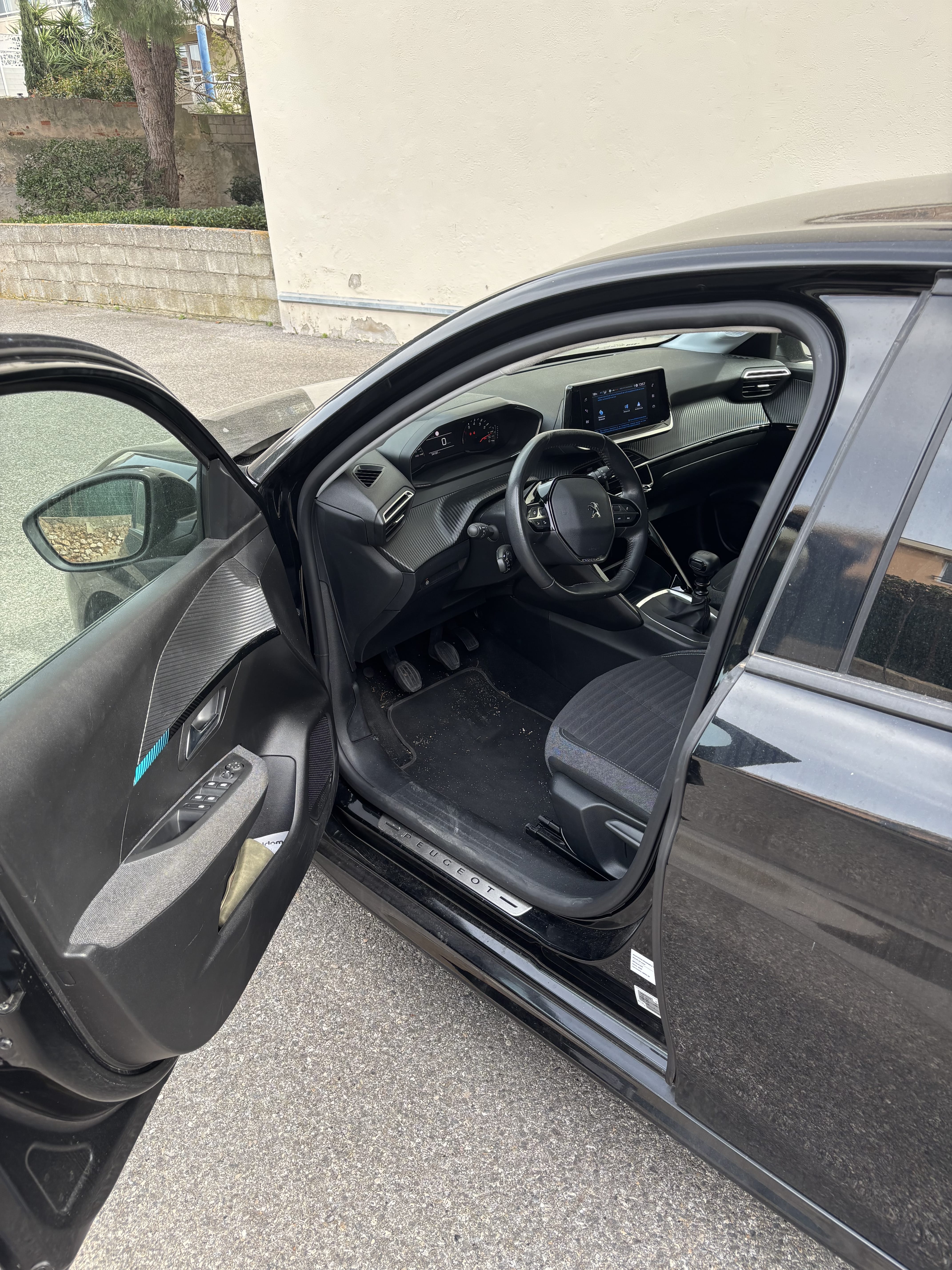 Peugeot 208 1.2 PureTech 100 ch mit Android Auto