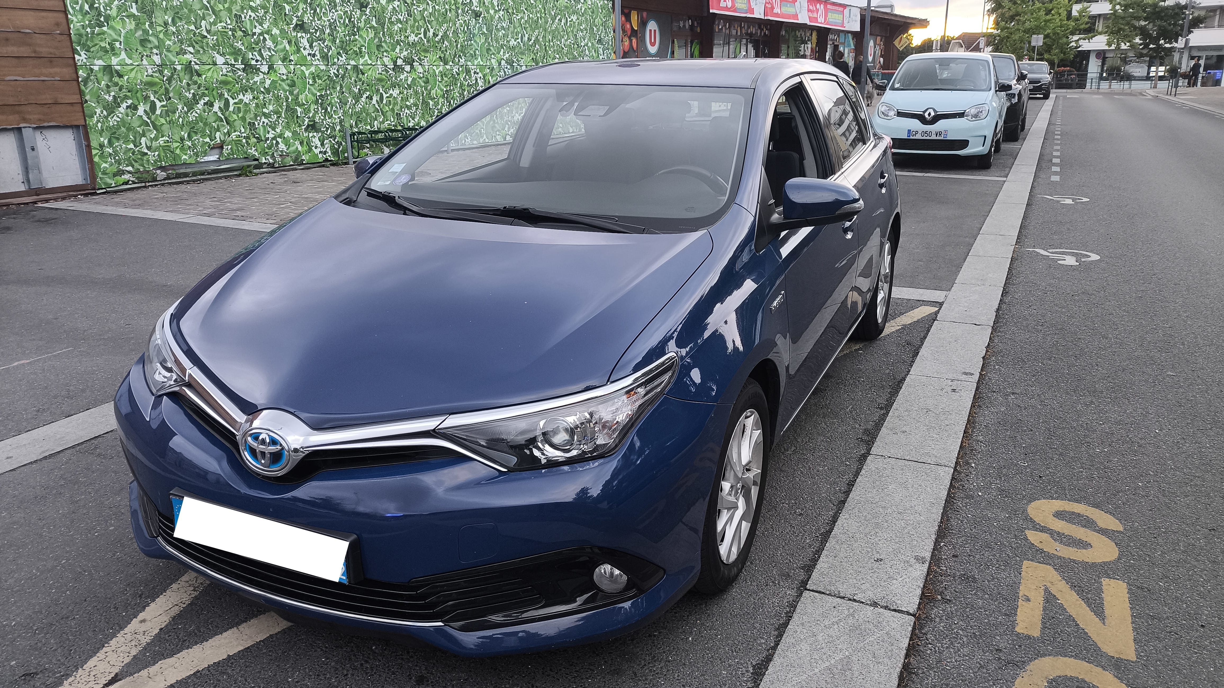 Toyota Auris Break, 2017, Essence 95 / Électrique (hybride), automatique