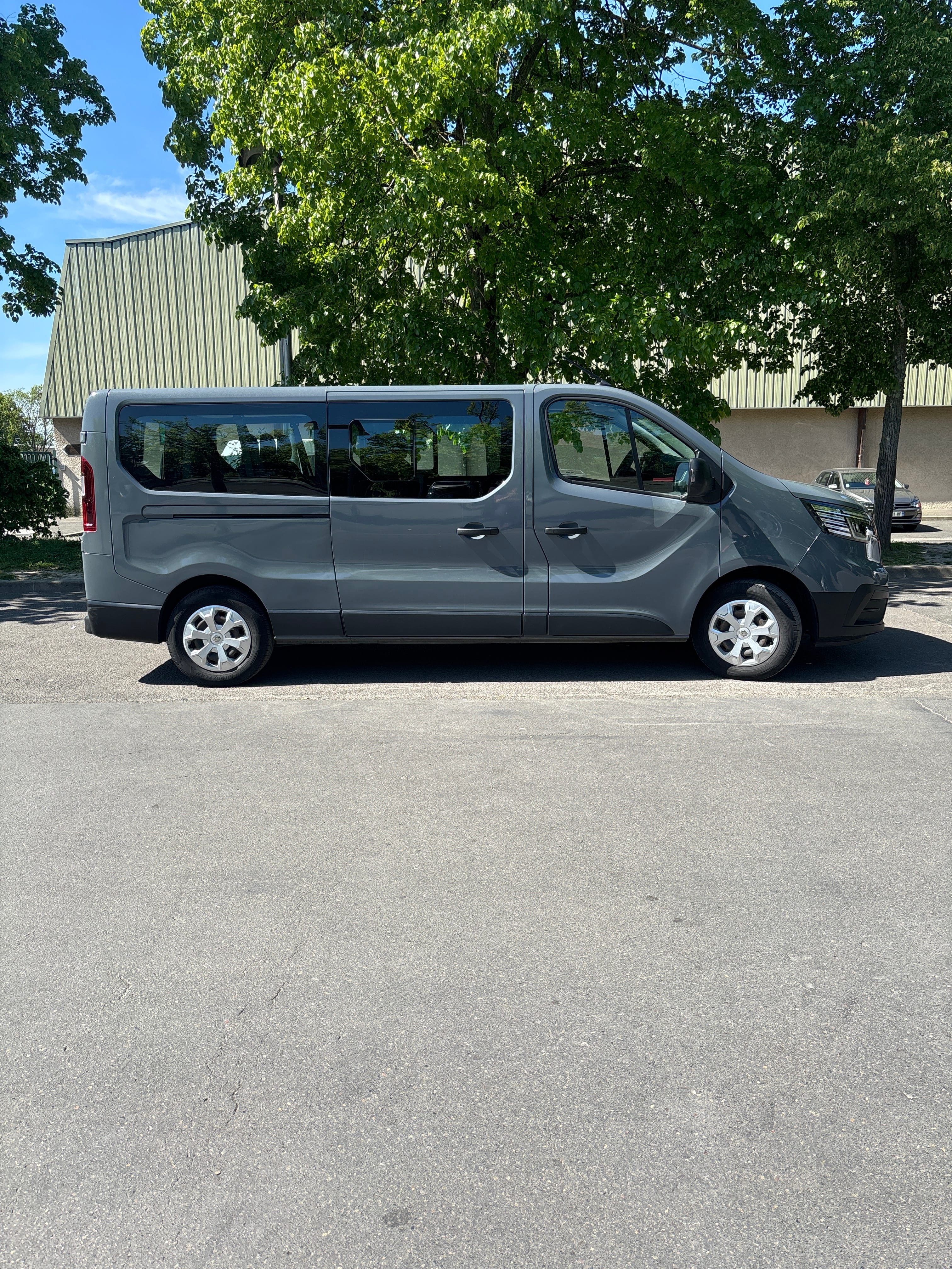 Renault Trafic Passenger Renault Trafic 9 places – 2.0 dci 150 CV – CarPlay avec Climatisation