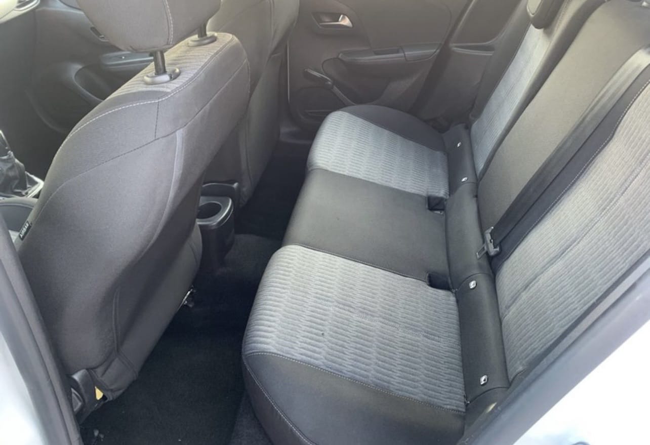 Opel Corsa avec Entrée audio / iPod