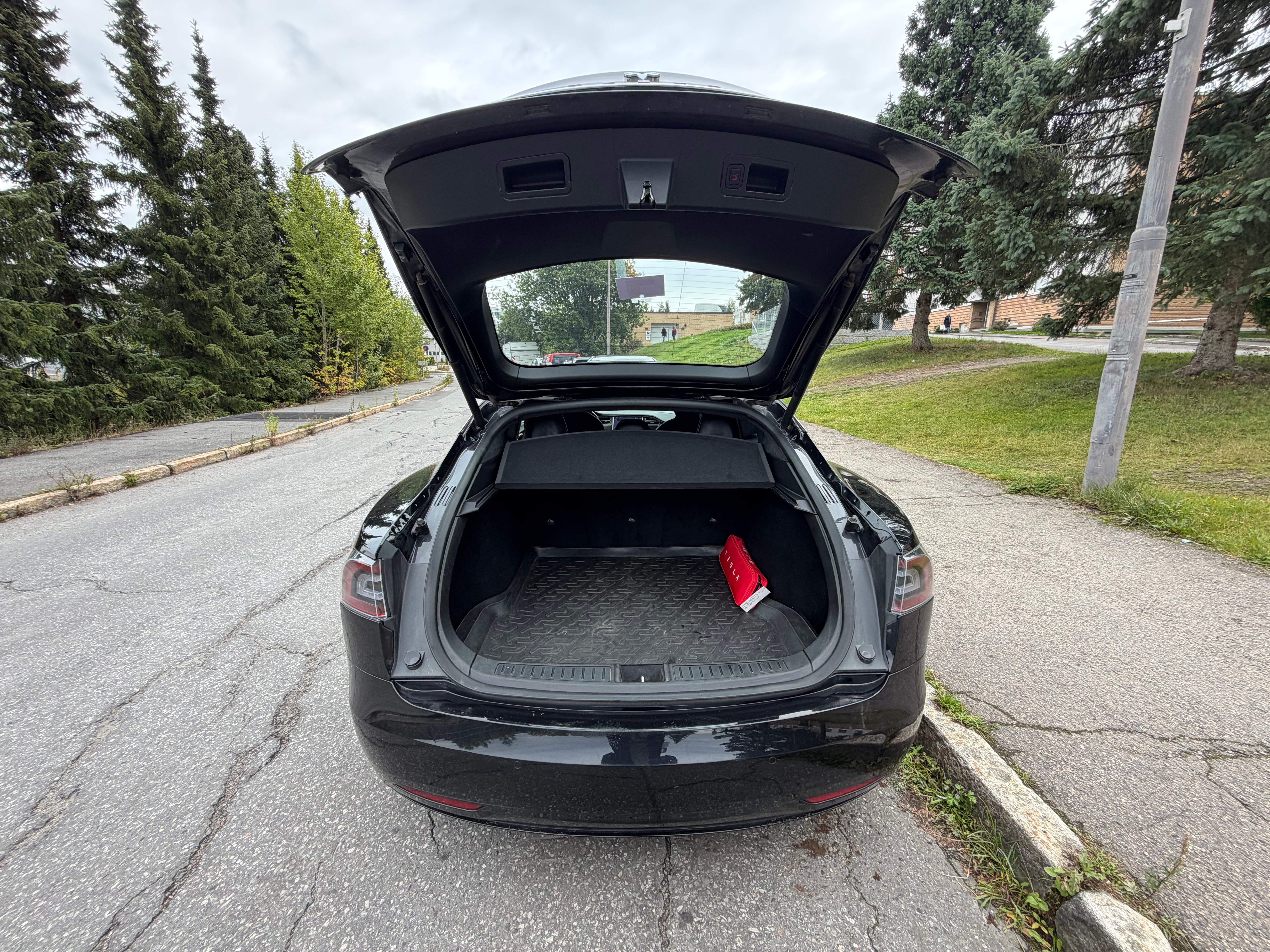 Tesla Model S 75D med Cruisekontroll
