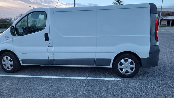 Renault Trafic 2, 2l DCI version fourgon L2H1 avec Entrée audio / iPod