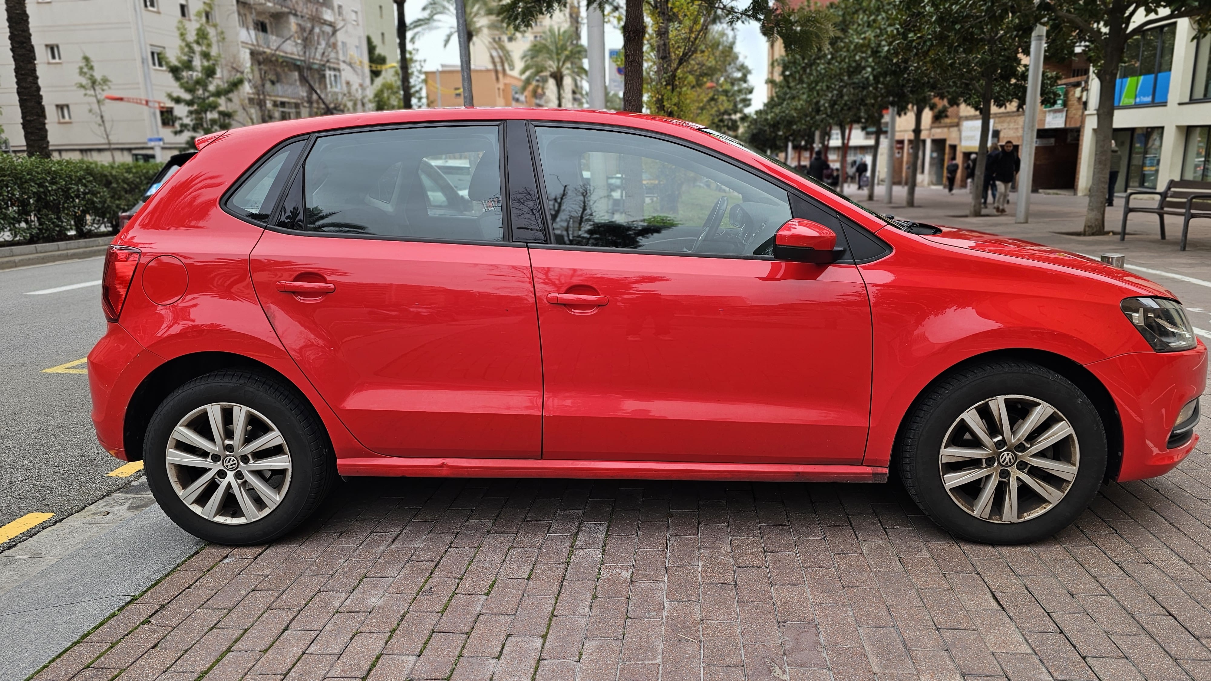 Volkswagen Polo TSI Red JRP con Aire acondicionado