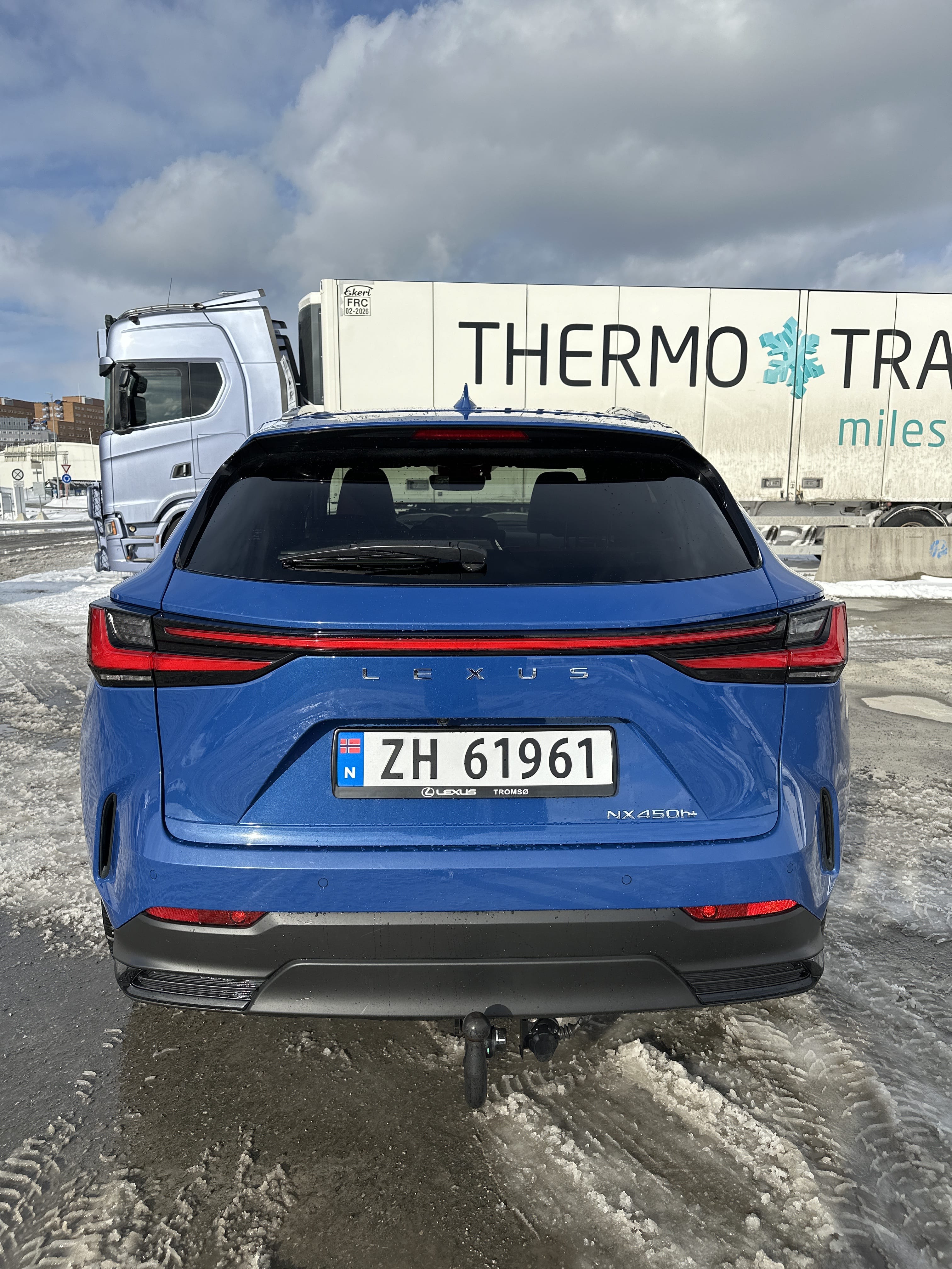 Lexus NX 450h met Autostoel baby