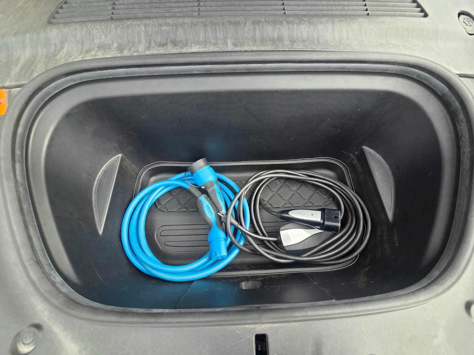 Tesla Model Y Long Range AWD med Bluetooth audio