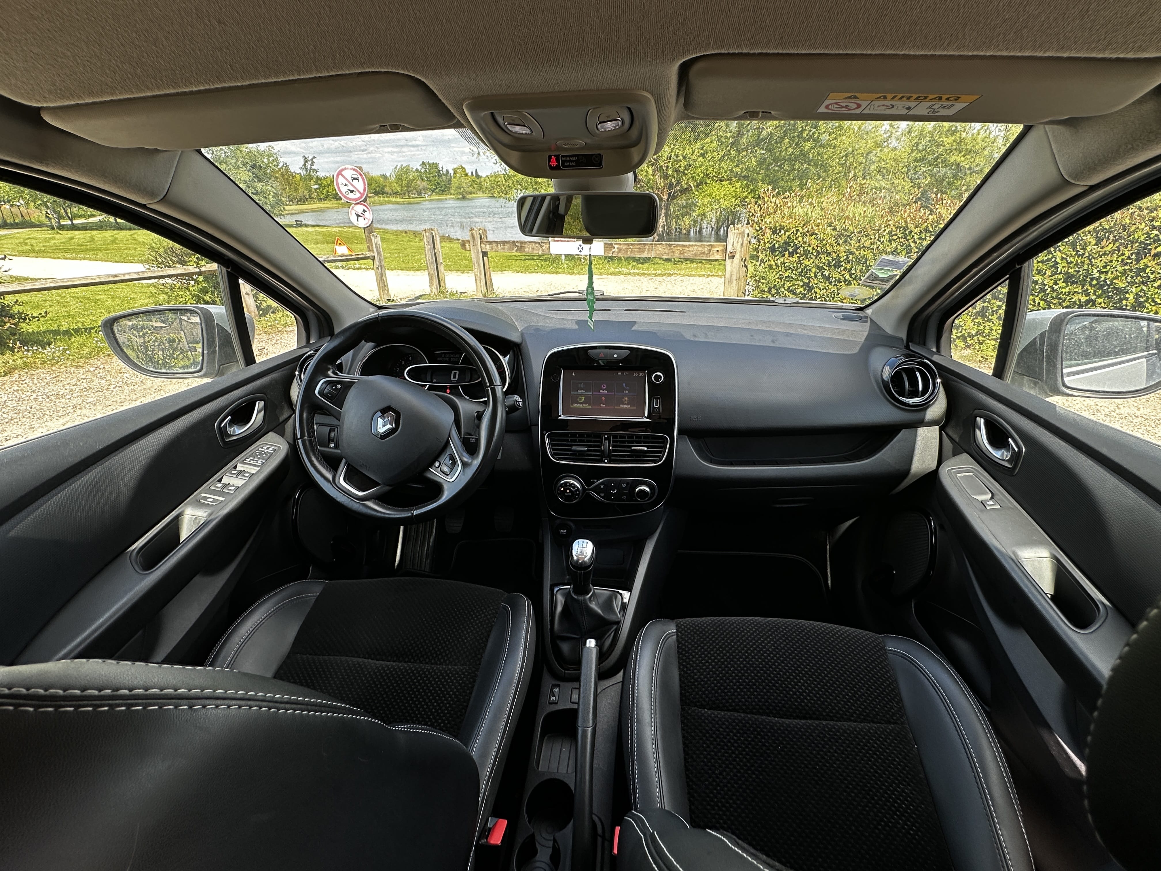 Renault Clio Estate  Louez la Renault Clio Estate Diesel – Grand Coffre, Économie & Confort à Bordeaux ! avec Régulateur de vitesse