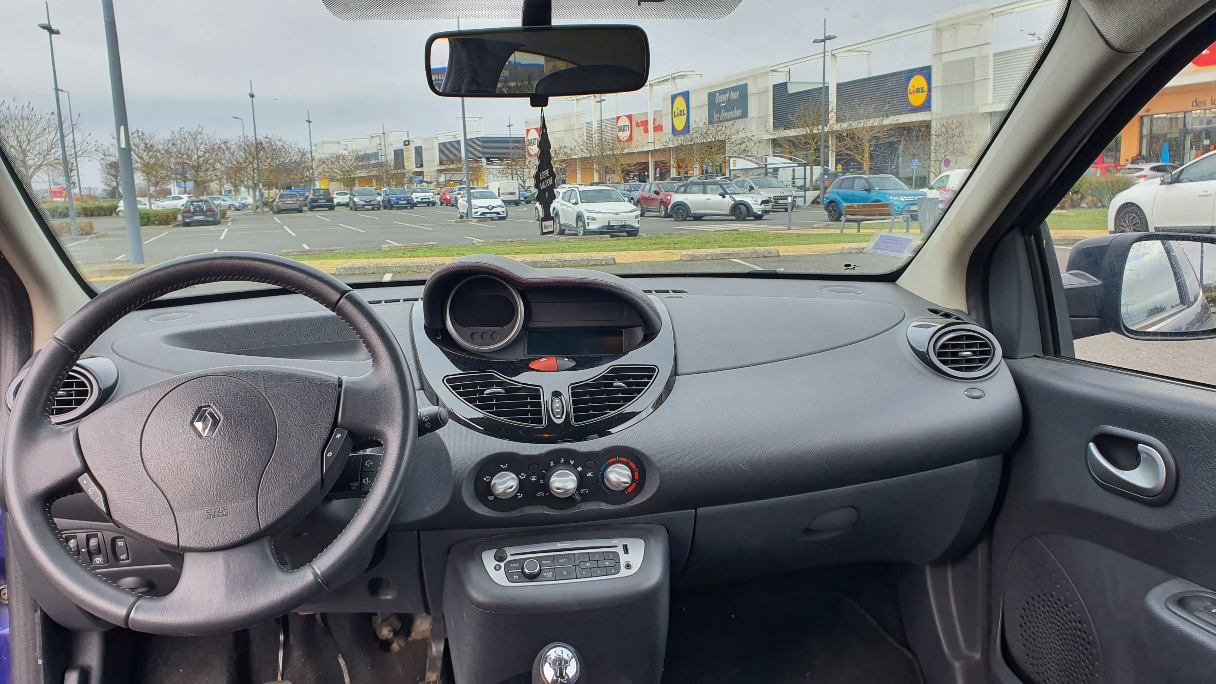Renault Twingo II avec Entrée audio / iPod