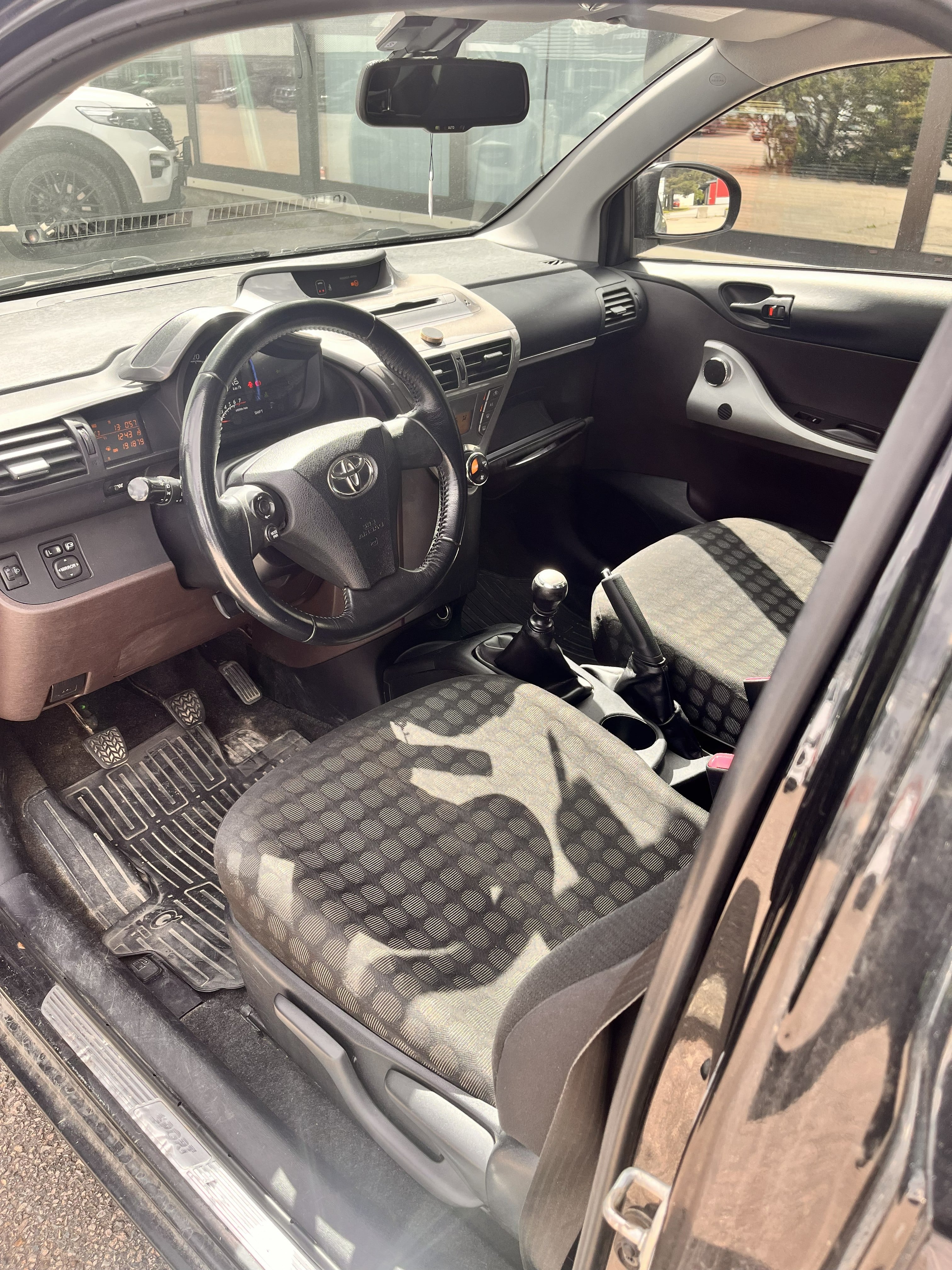 Toyota Iq med Bilradio
