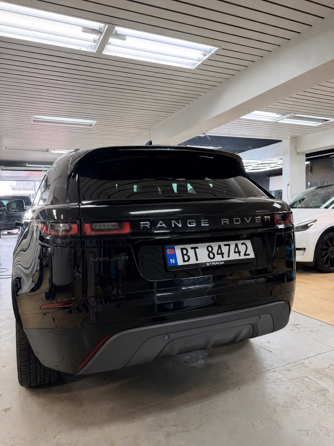 Land-Rover Range Rover Velar with GPS