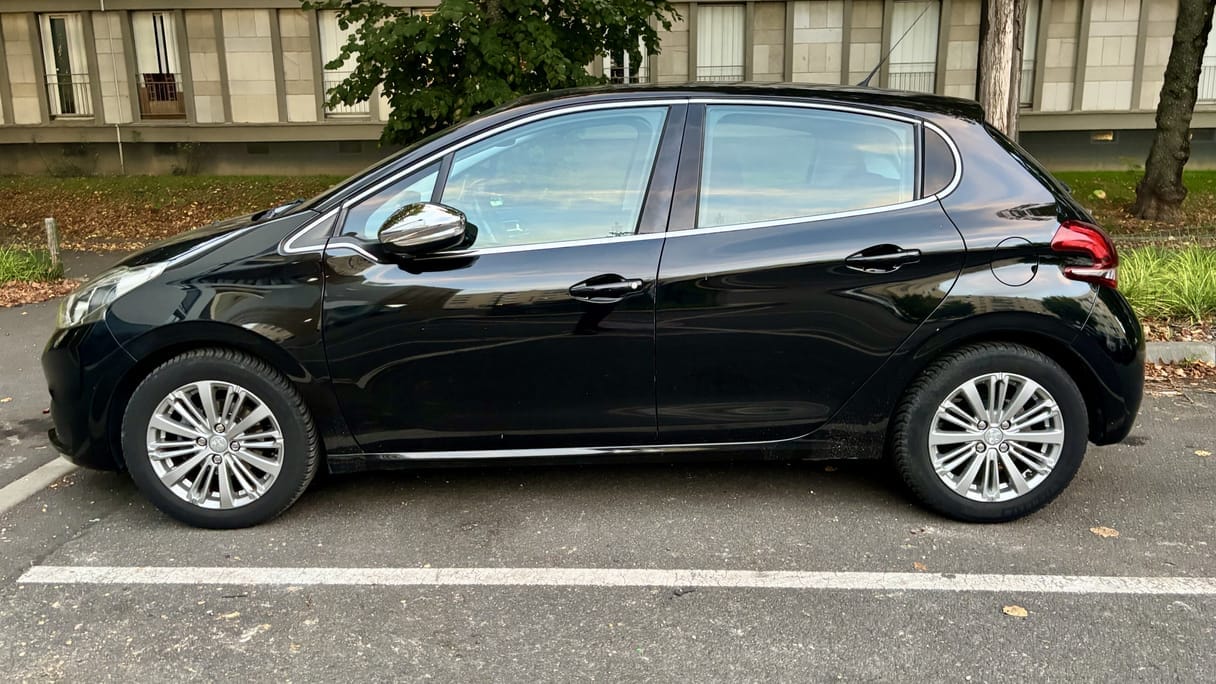 Peugeot 208 Business/DW avec Climatisation