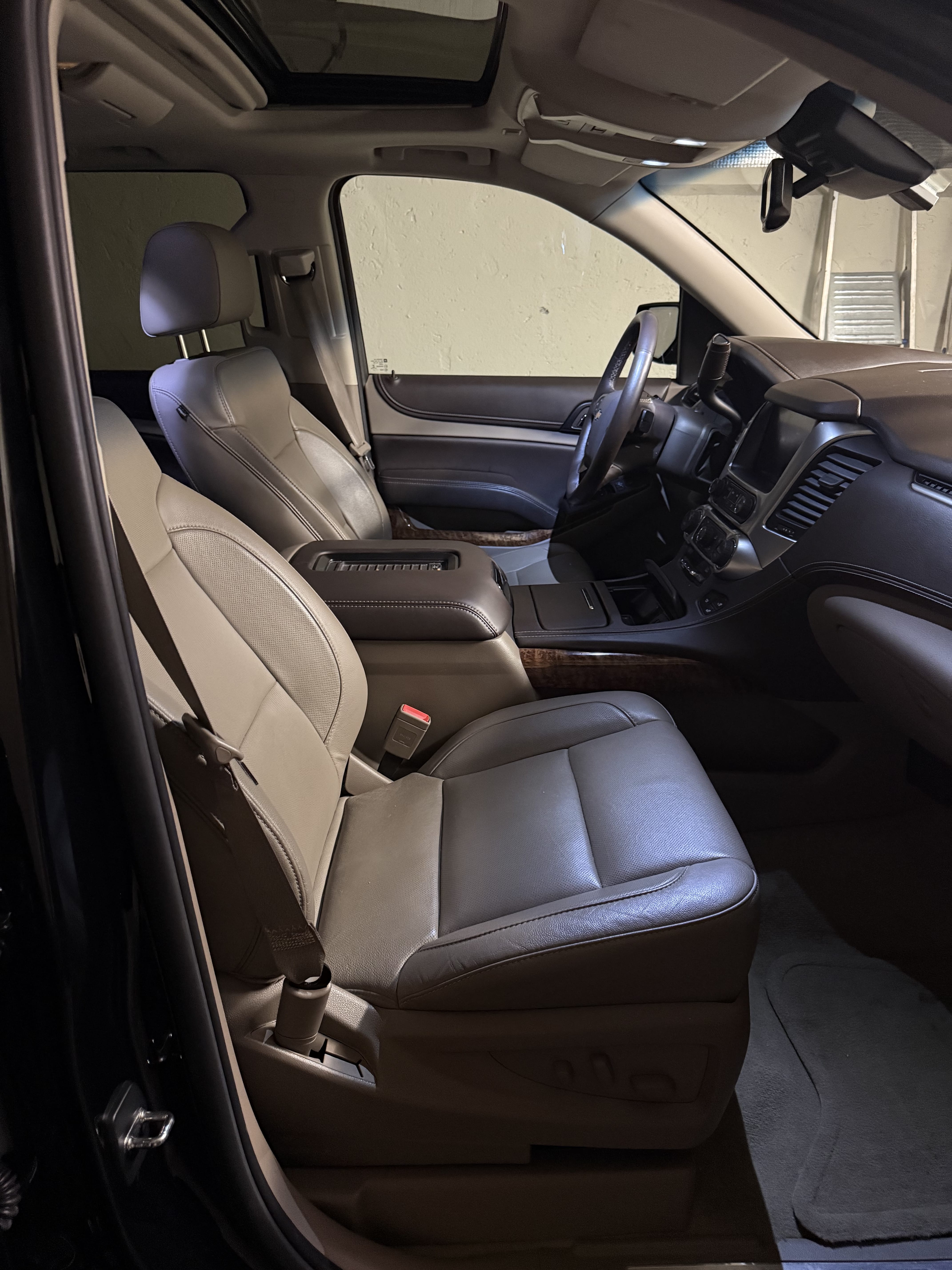 Chevrolet Suburban LTZ with Four-wheel drive