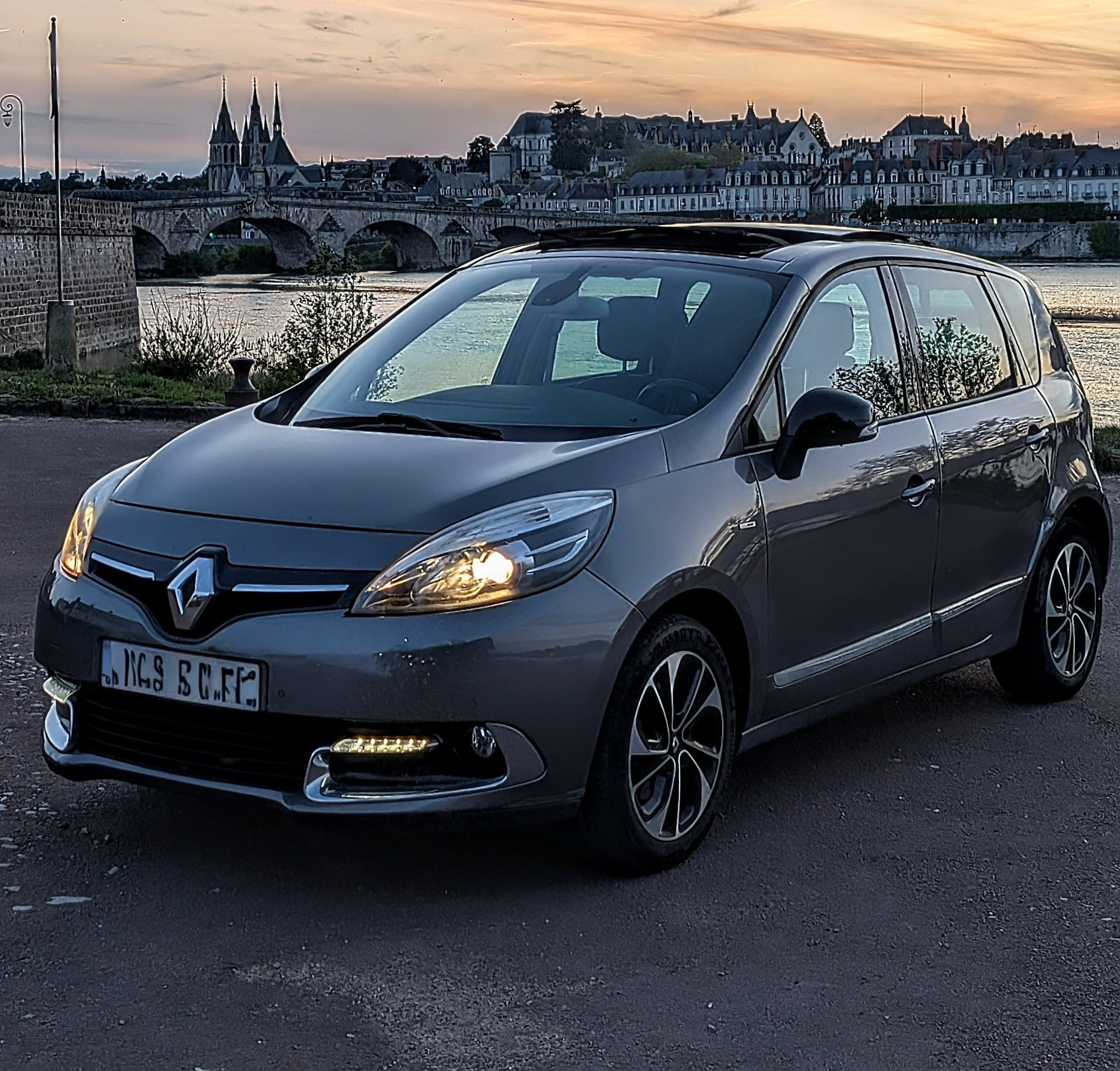 Renault Scenic 1.2 tce 130cv, 2015, Essence 95