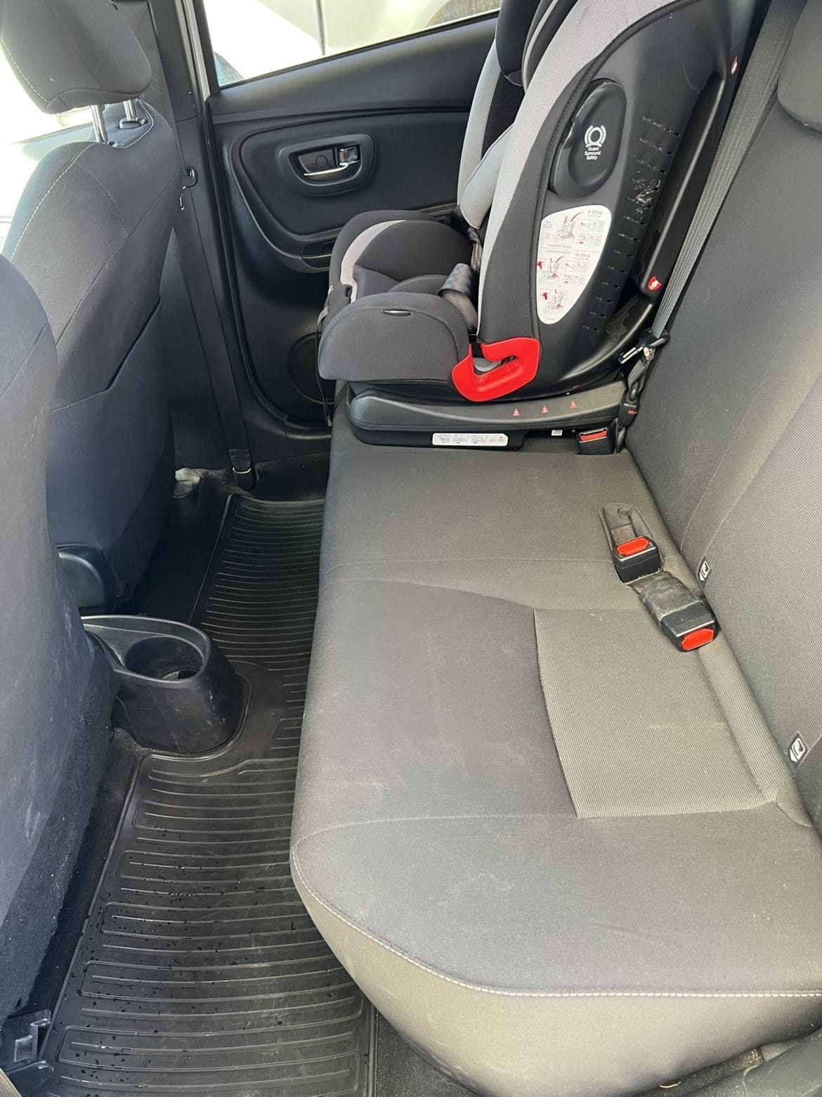 Toyota Yaris avec Siège bébé