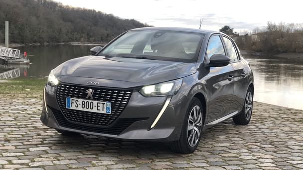 Peugeot 208 Louez la Nouvelle Peugeot 208 – Moderne, Confortable et Connectée ! avec Climatisation