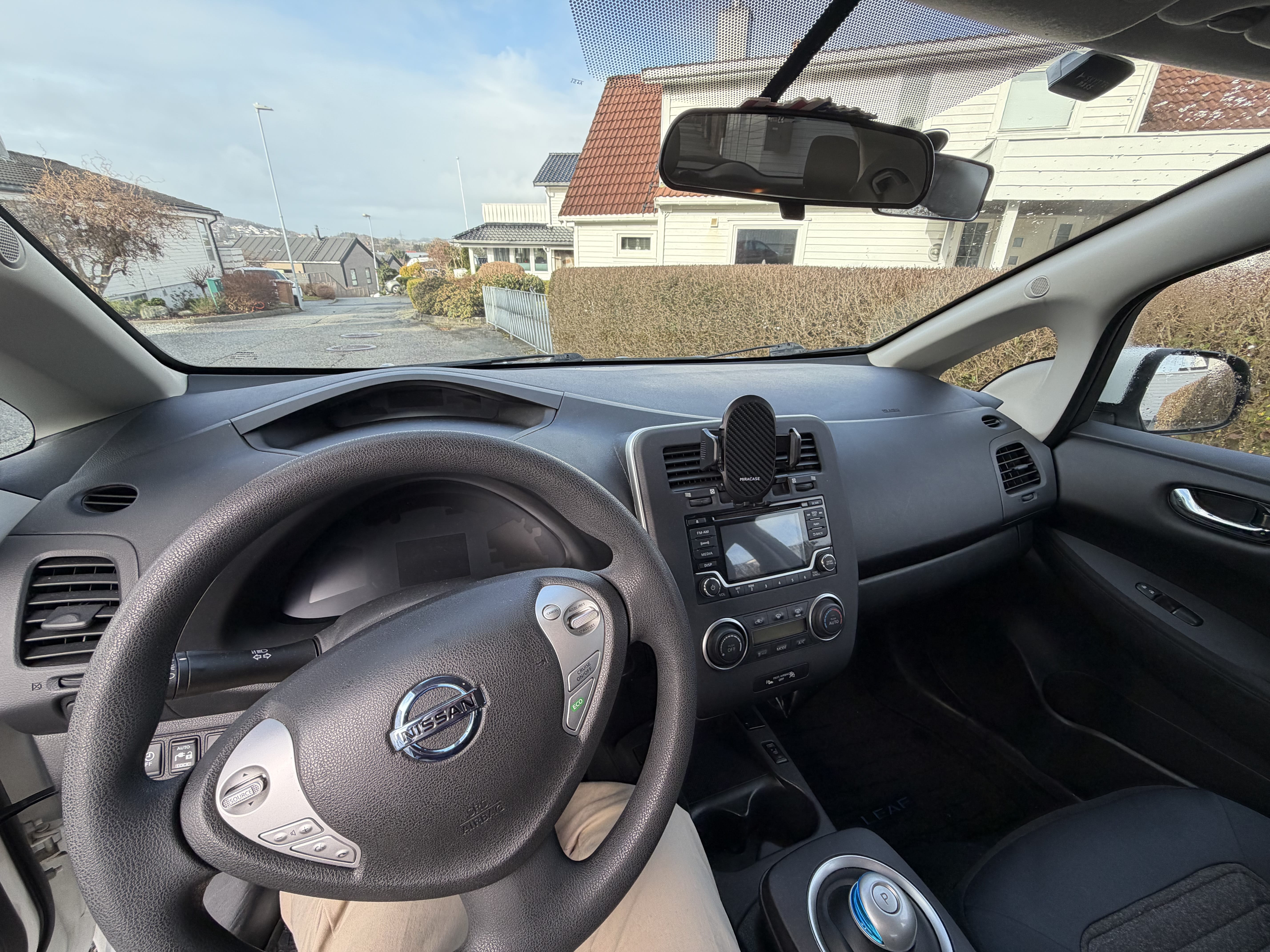 Nissan Leaf with Car radio