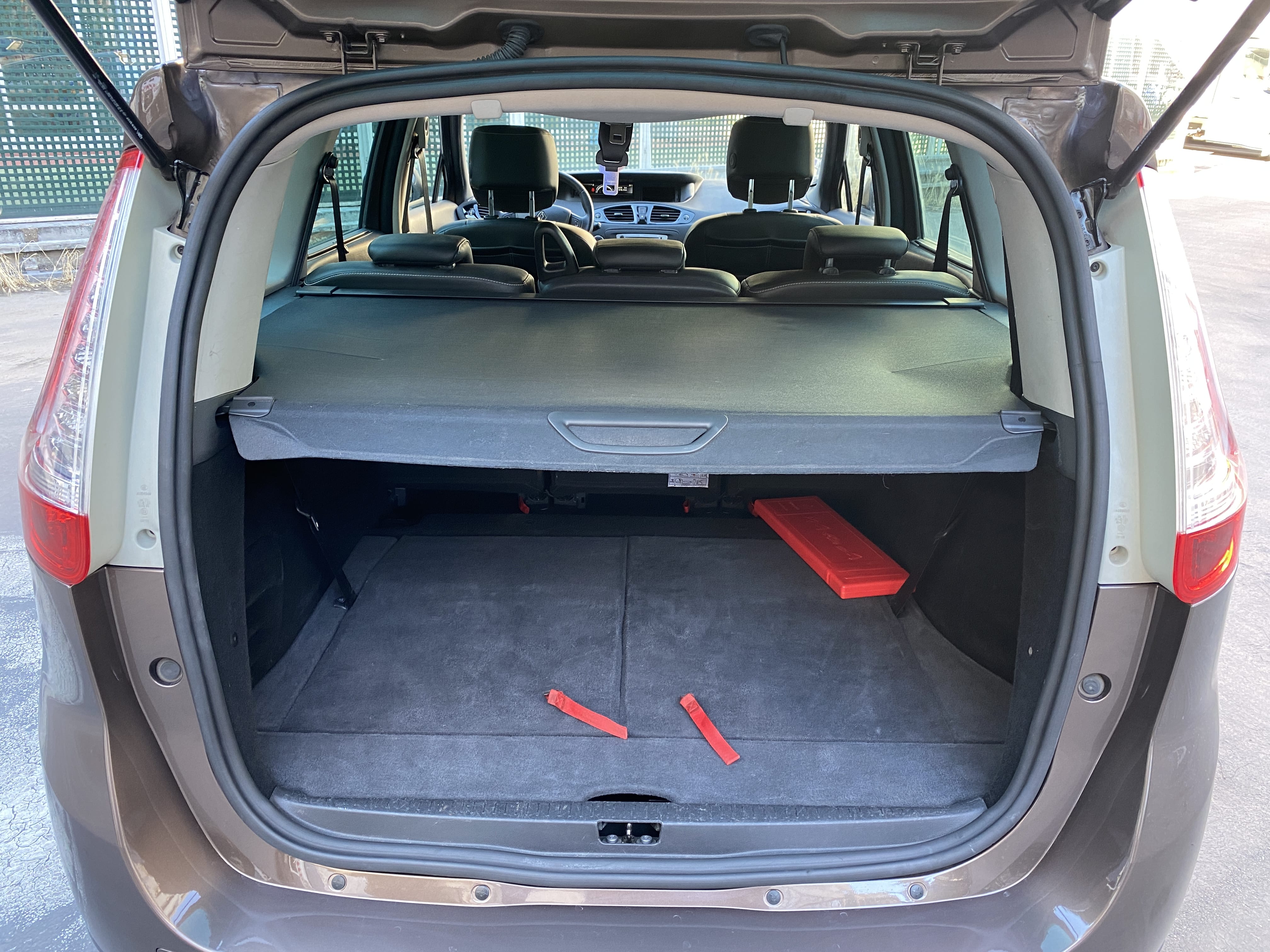 Renault Grand Scenic III 783 mit Kindersitz
