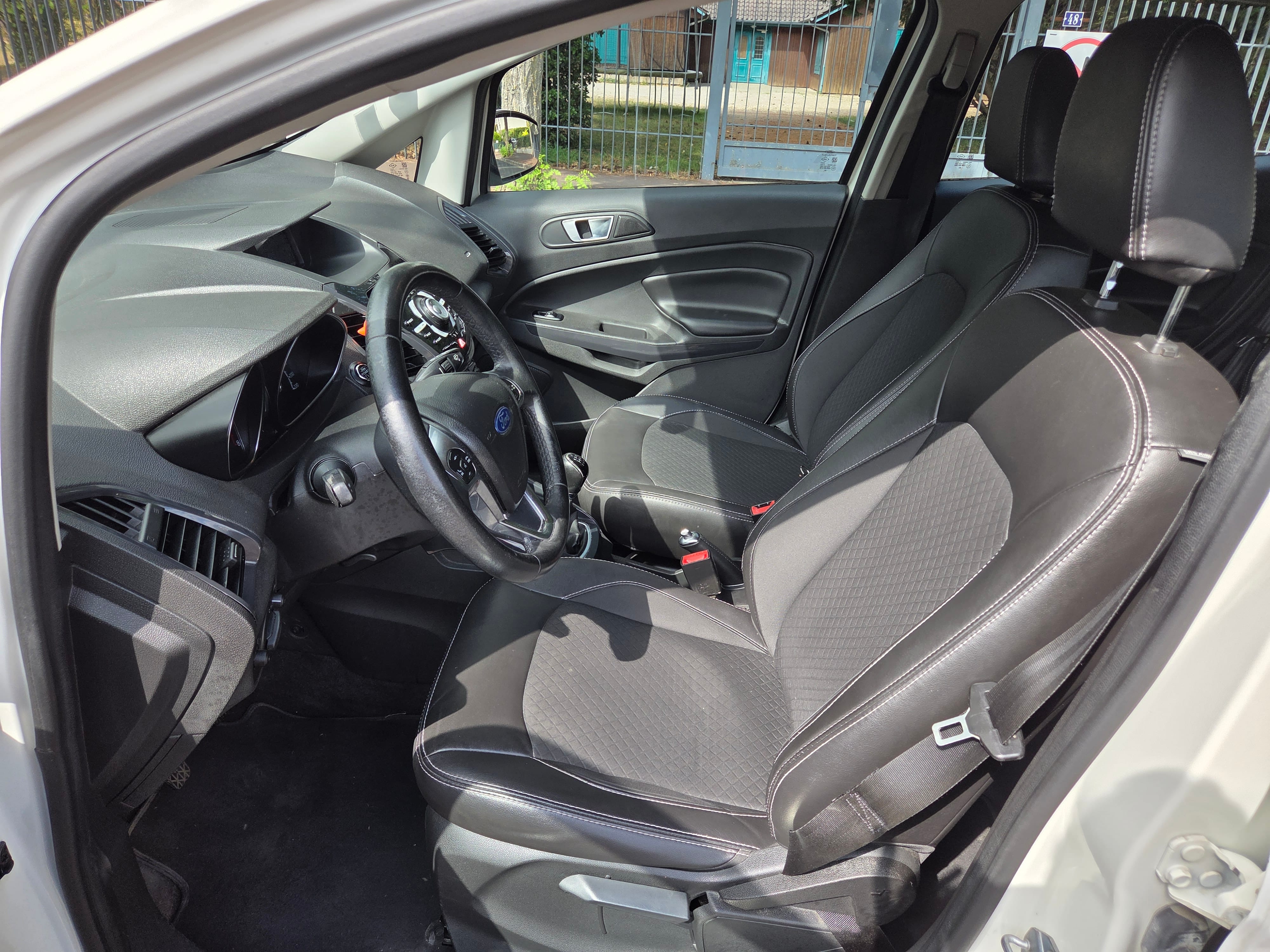 Ford EcoSport avec Autoradio