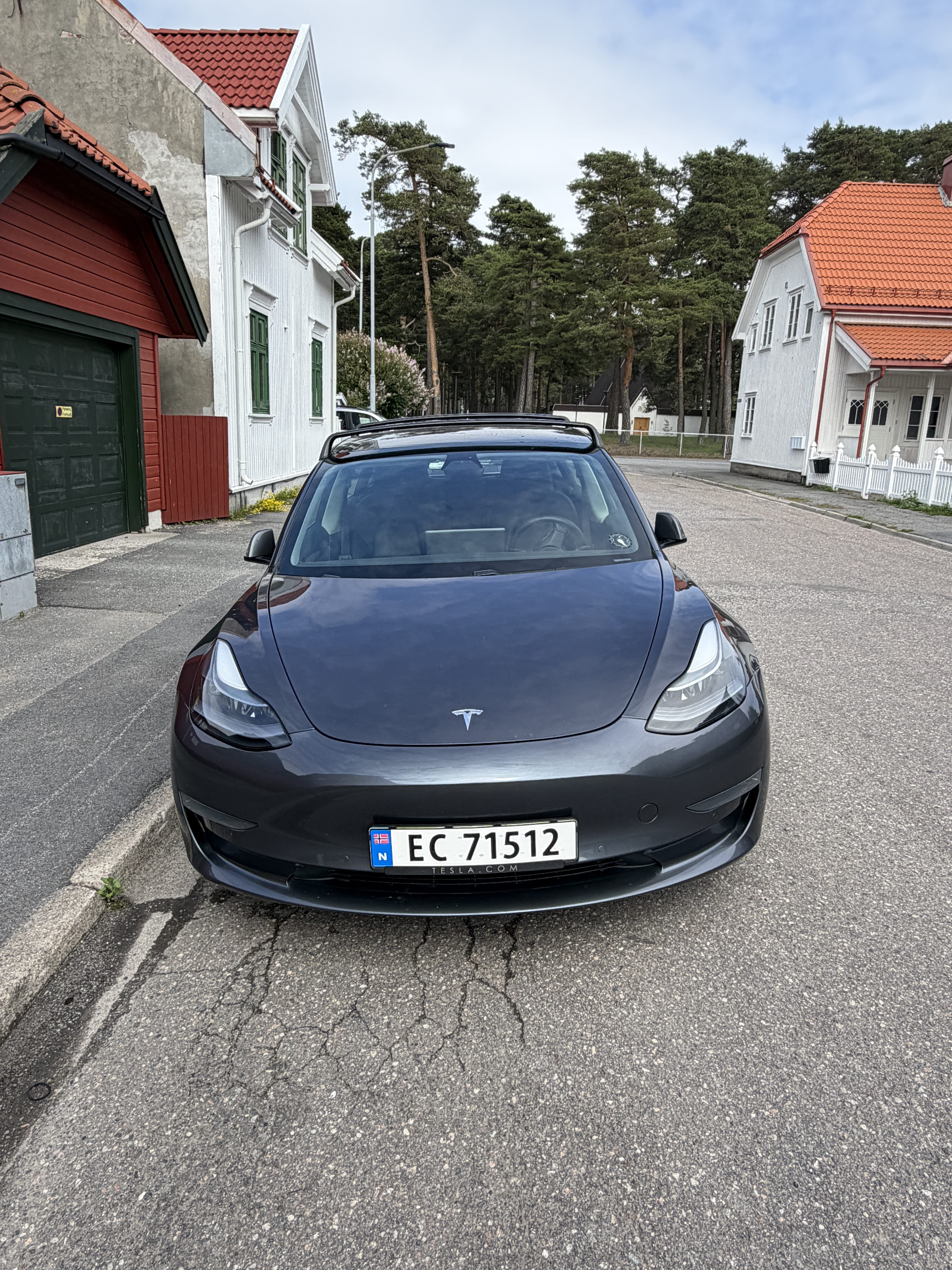 Tesla Model 3 Long Range med Firehjulstrekk