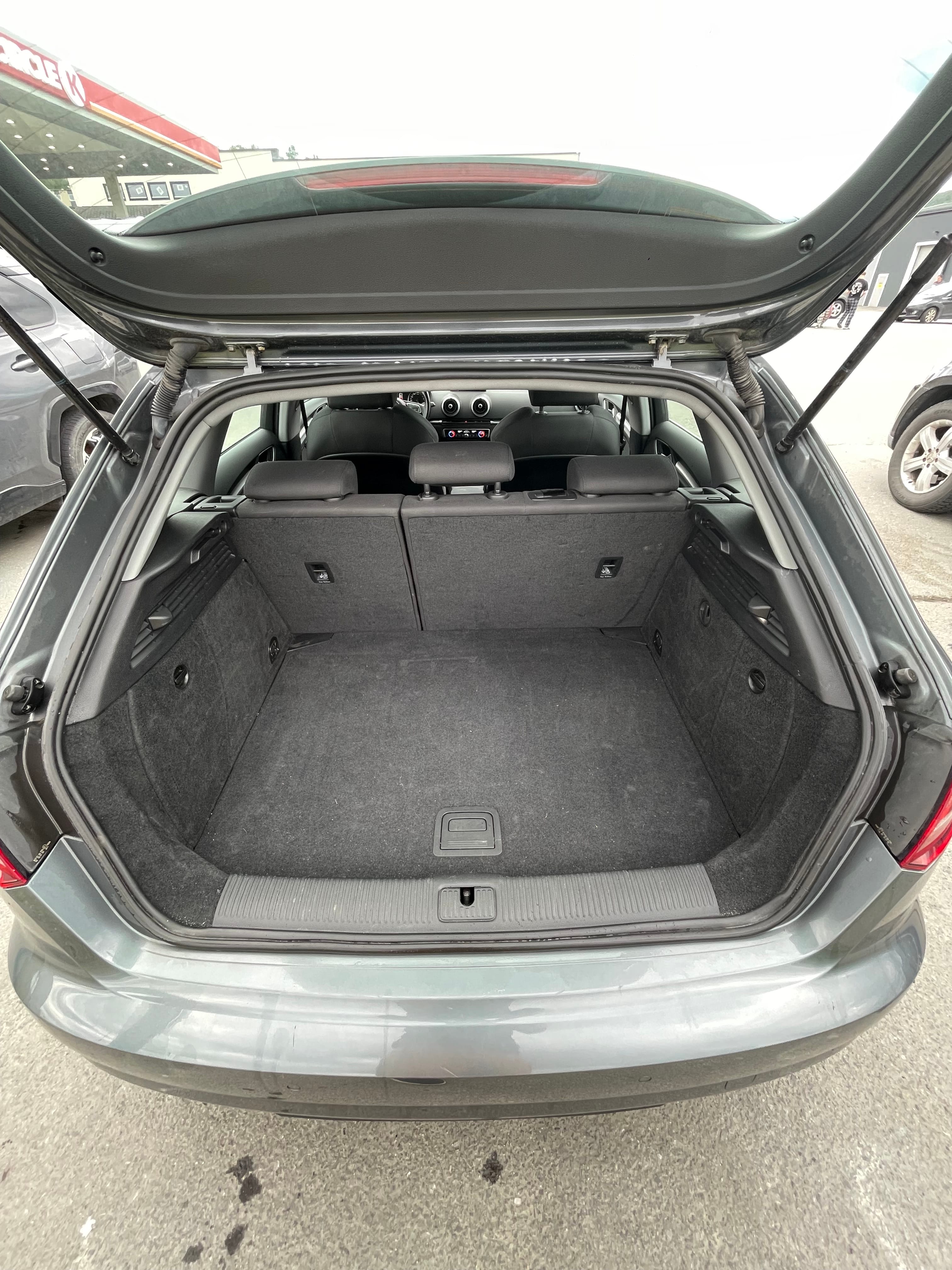Audi A3 Sportback e-tron med Bilradio