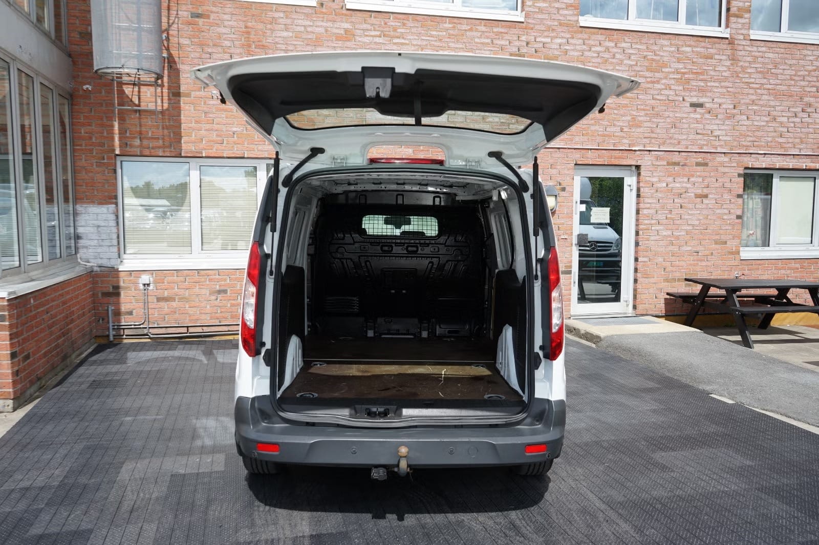 Ford Transit Connect Lang utgave con Neumáticos de invierno