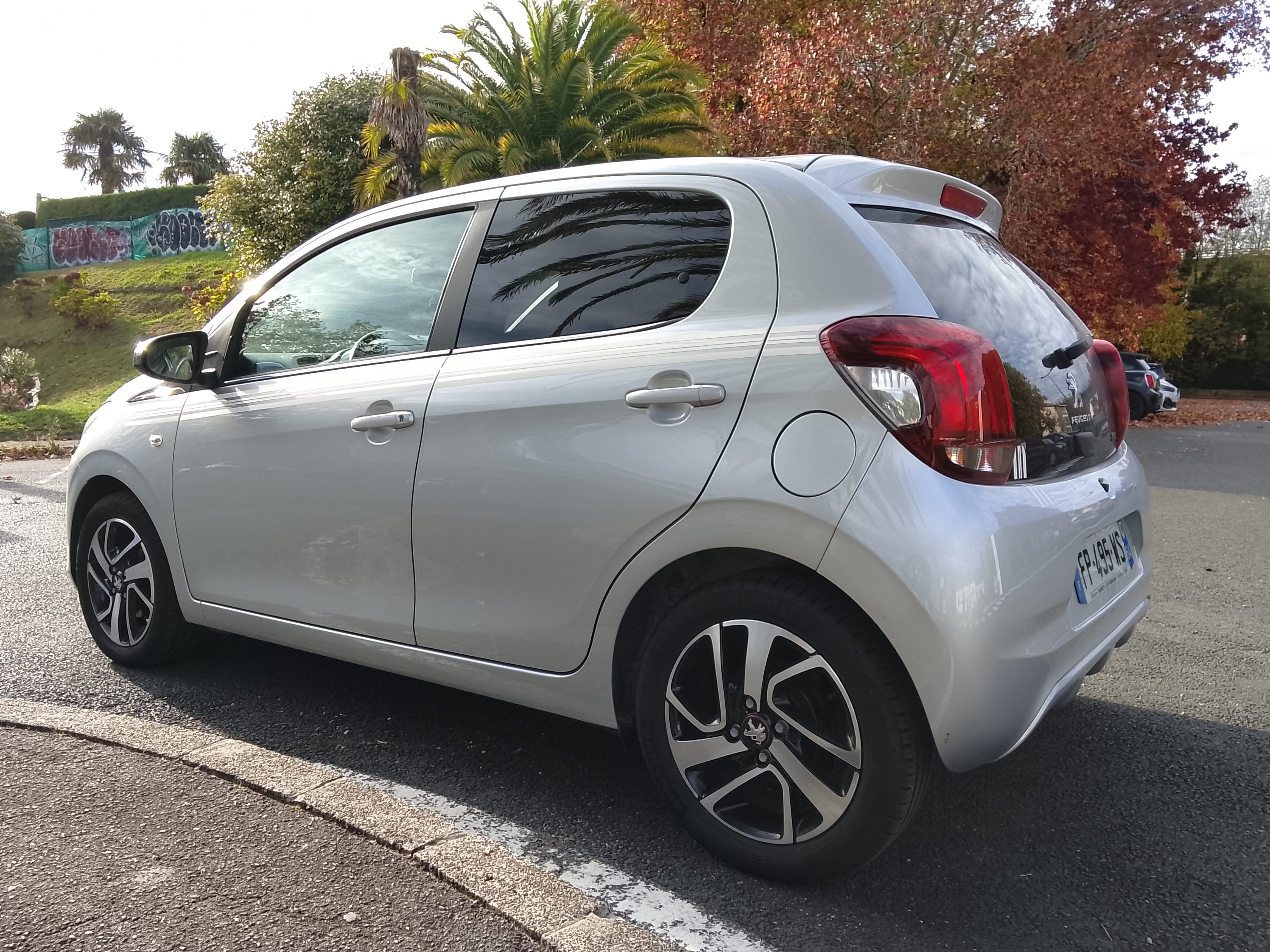 Peugeot 108 COLLECTION GRISE CLAIRE avec Audio Bluetooth