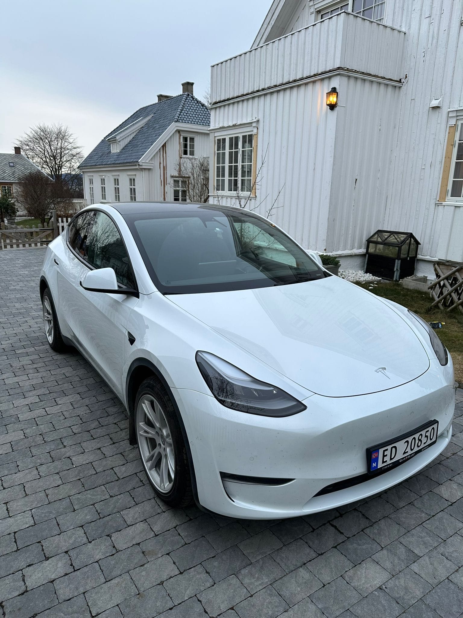 Tesla Model Y, 2021, Electric, automatic