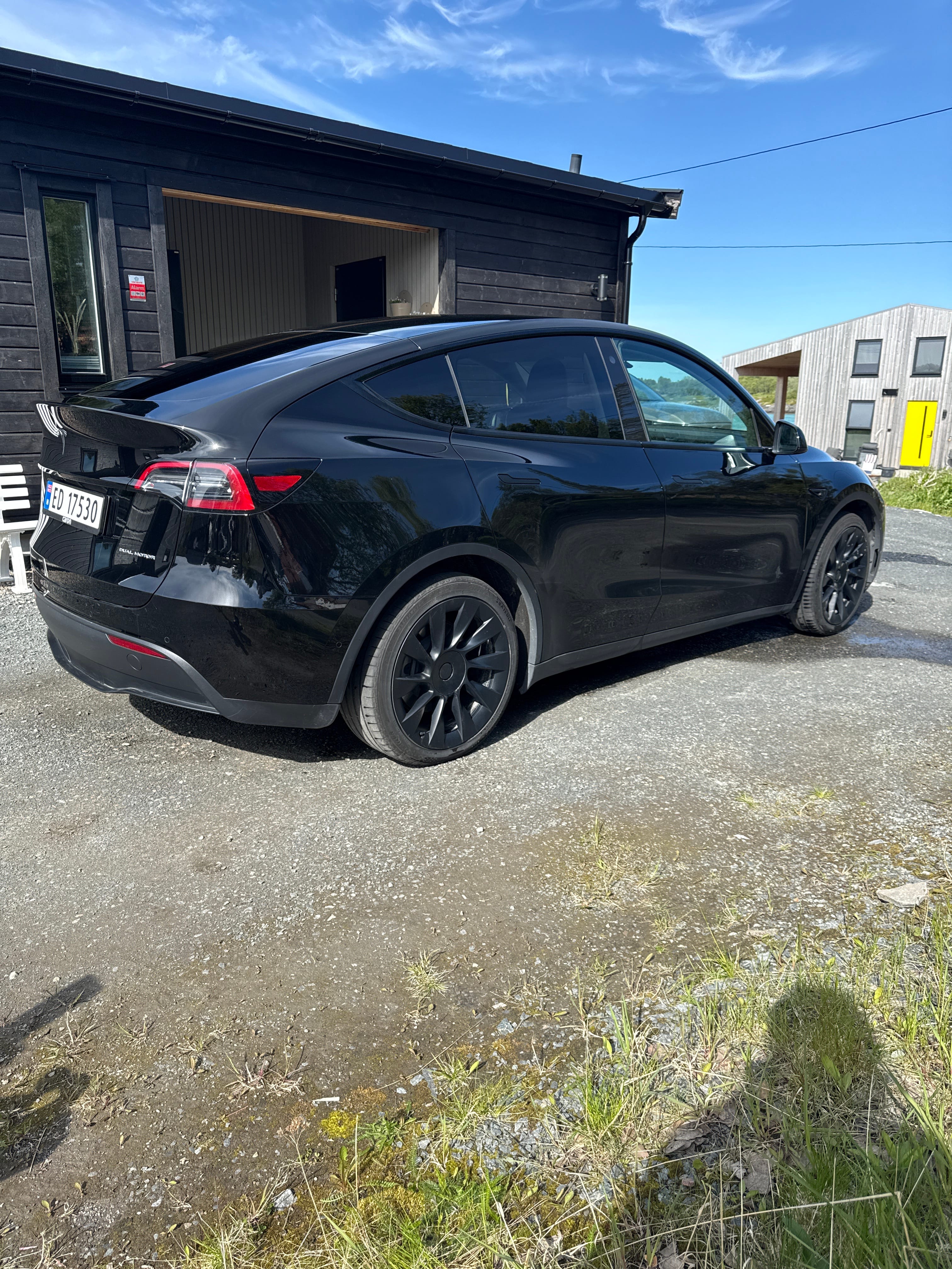 Tesla Model Y Long Range med GPS