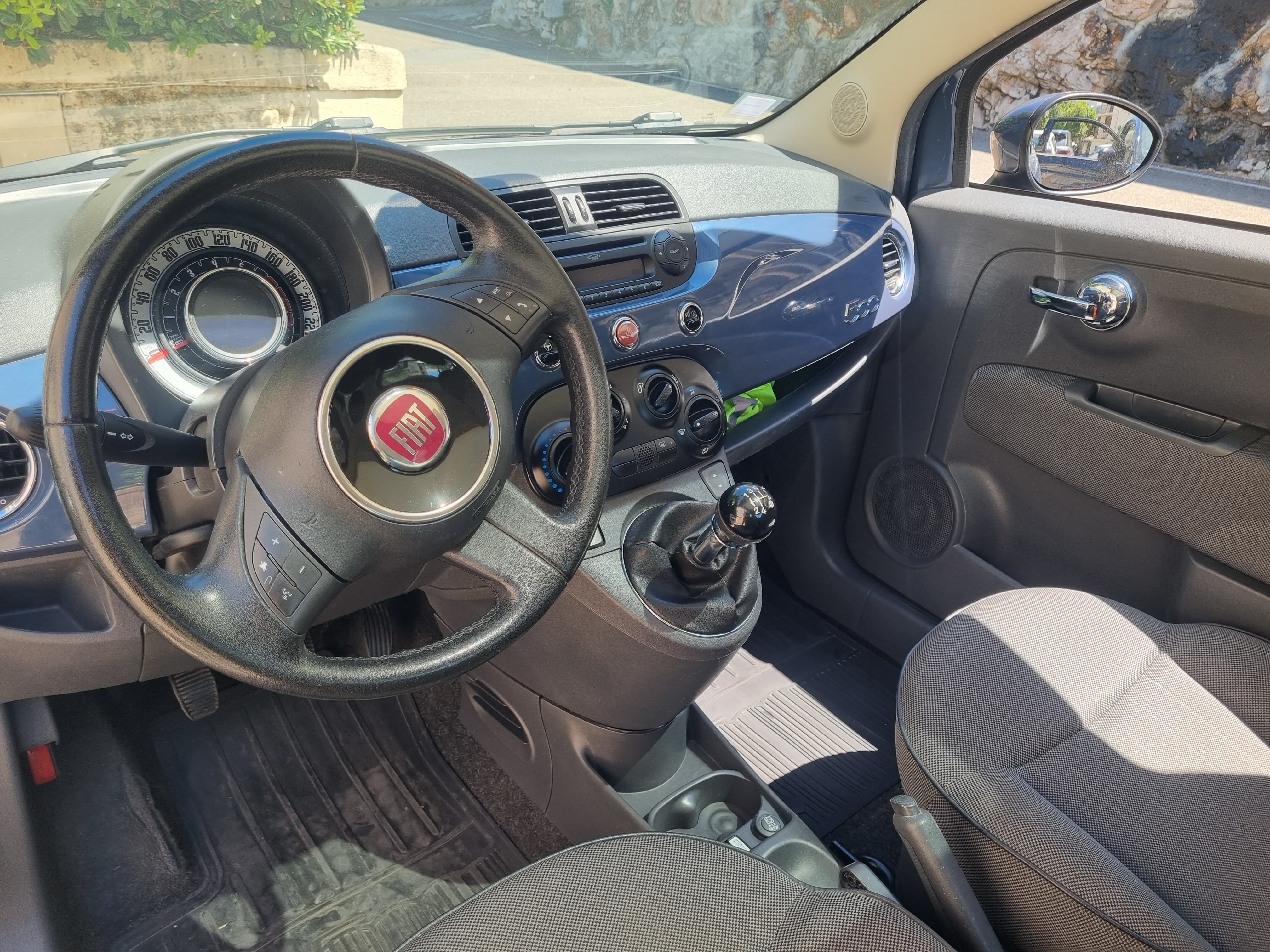 Fiat 500 Toit panoramique, Clim, USB, super 95, avec Autoradio