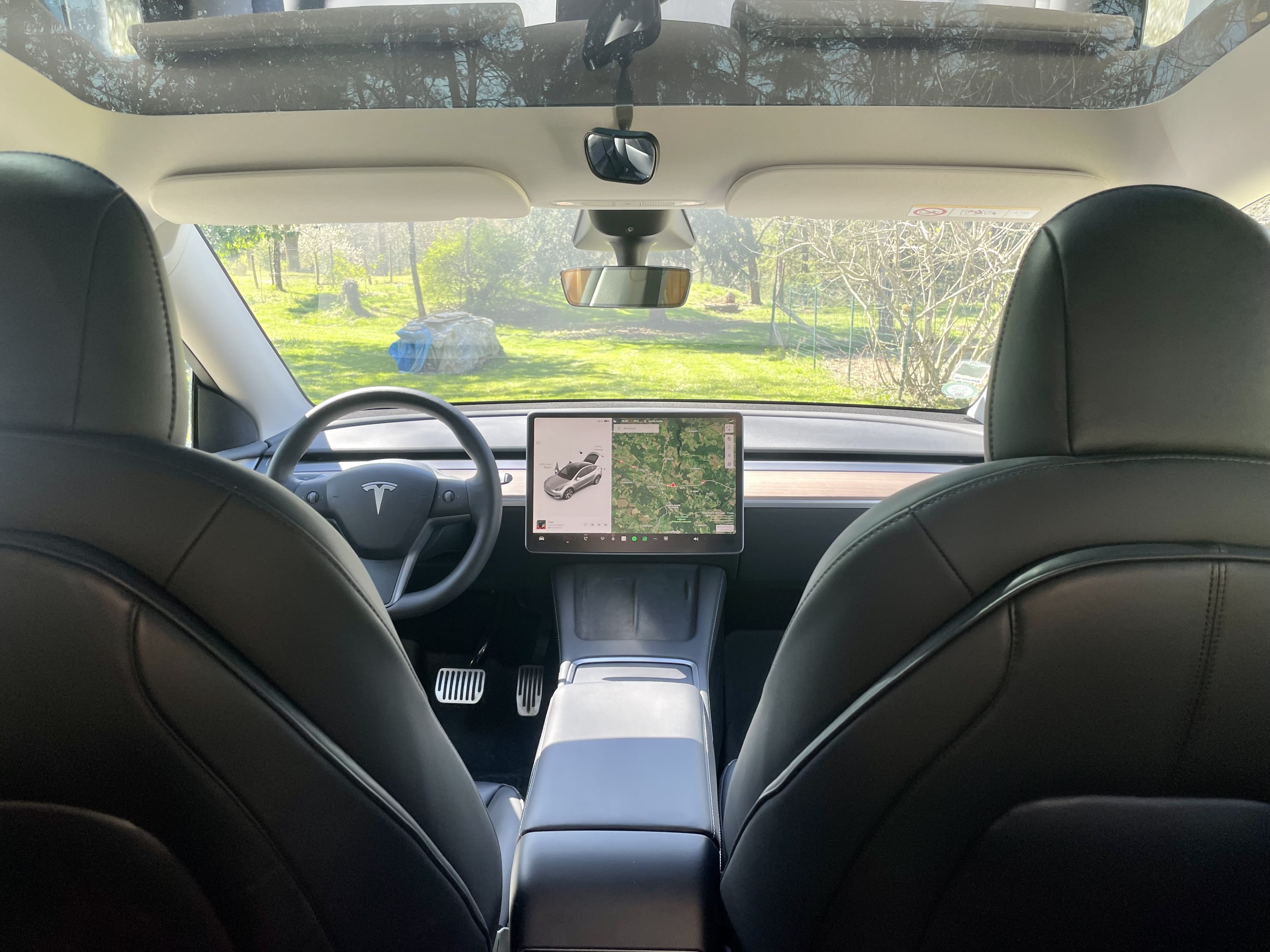 Tesla Model Y Long Range Autopilot amelioré avec GPS
