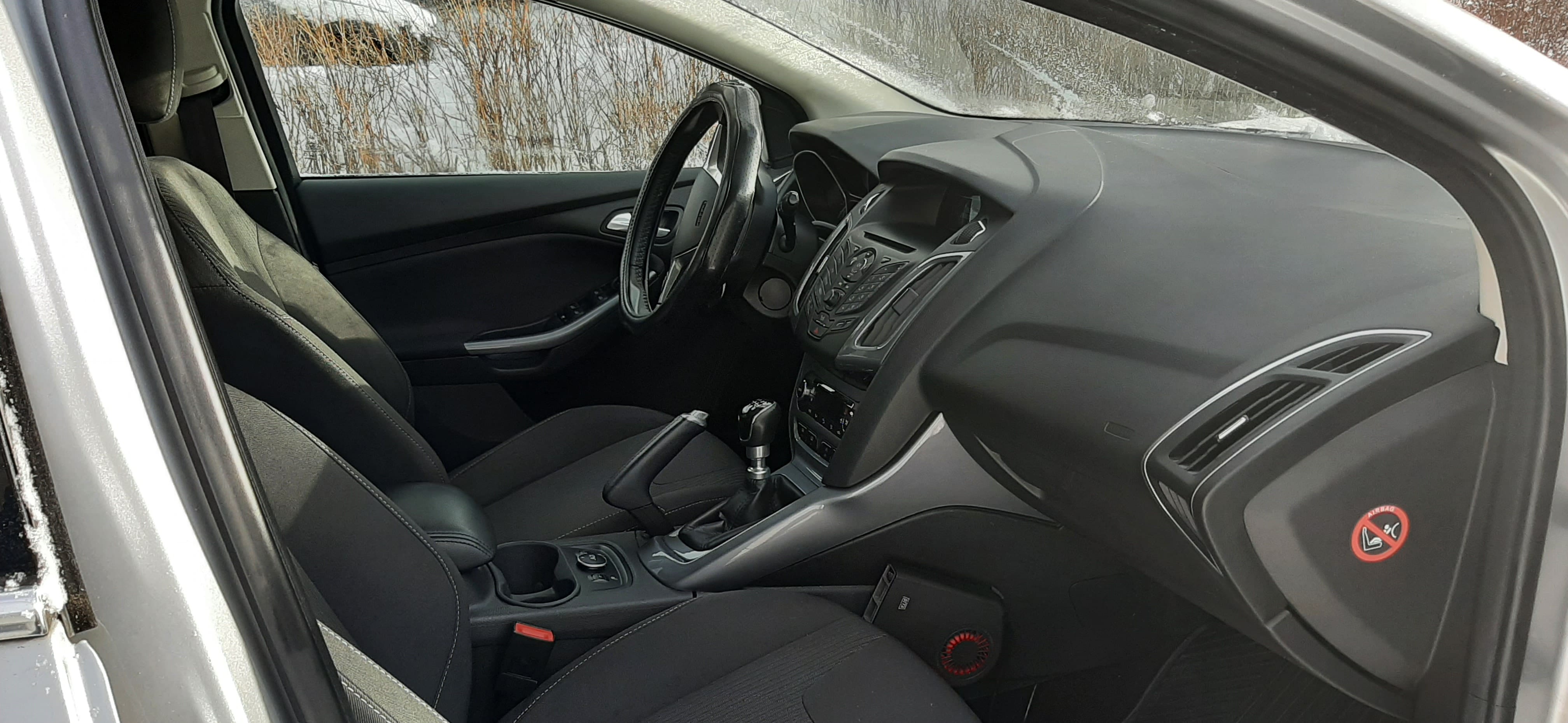 Ford Focus 1.6 tdi mit Dachbox