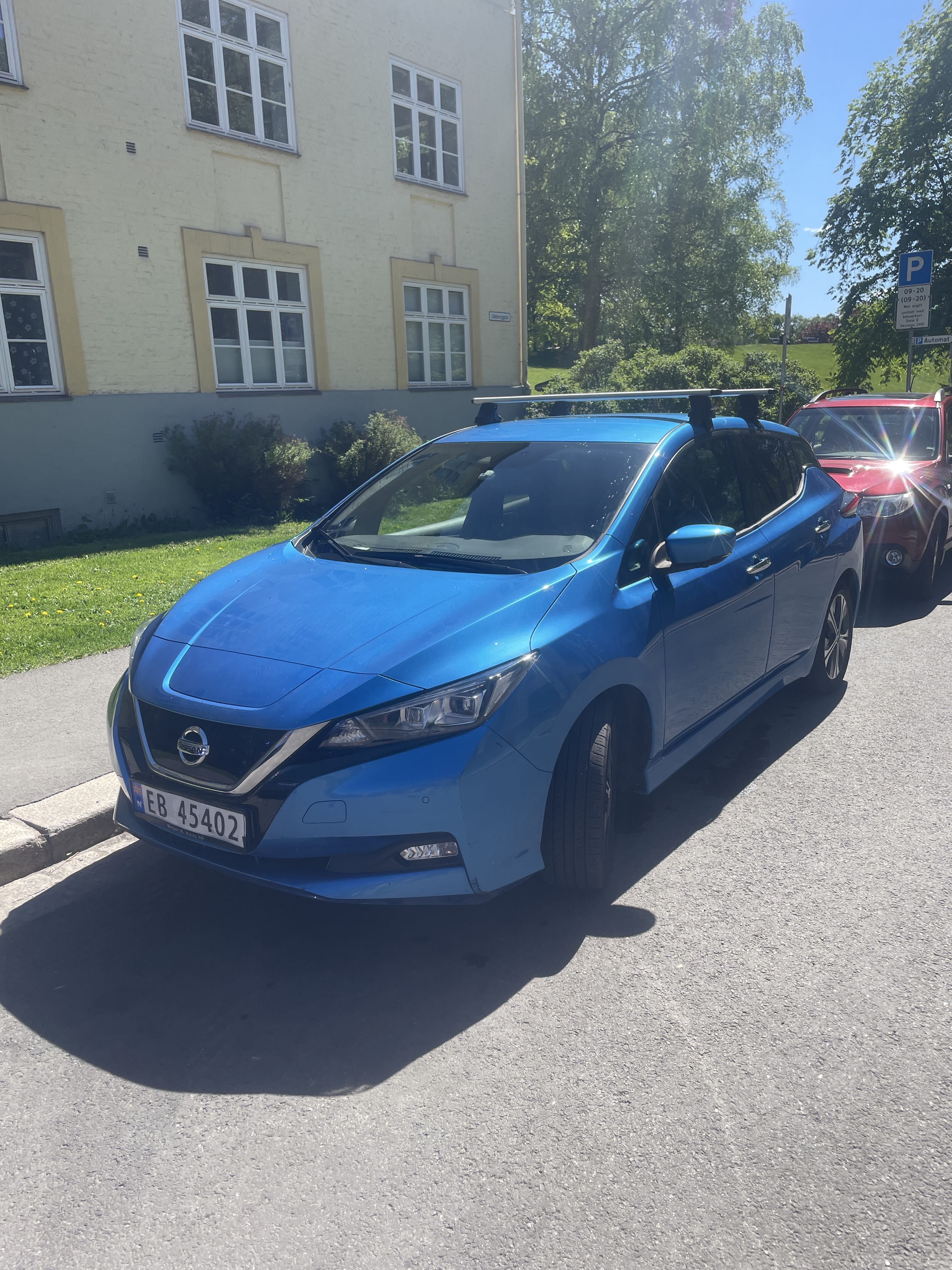 Nissan Leaf SL with Ski racks
