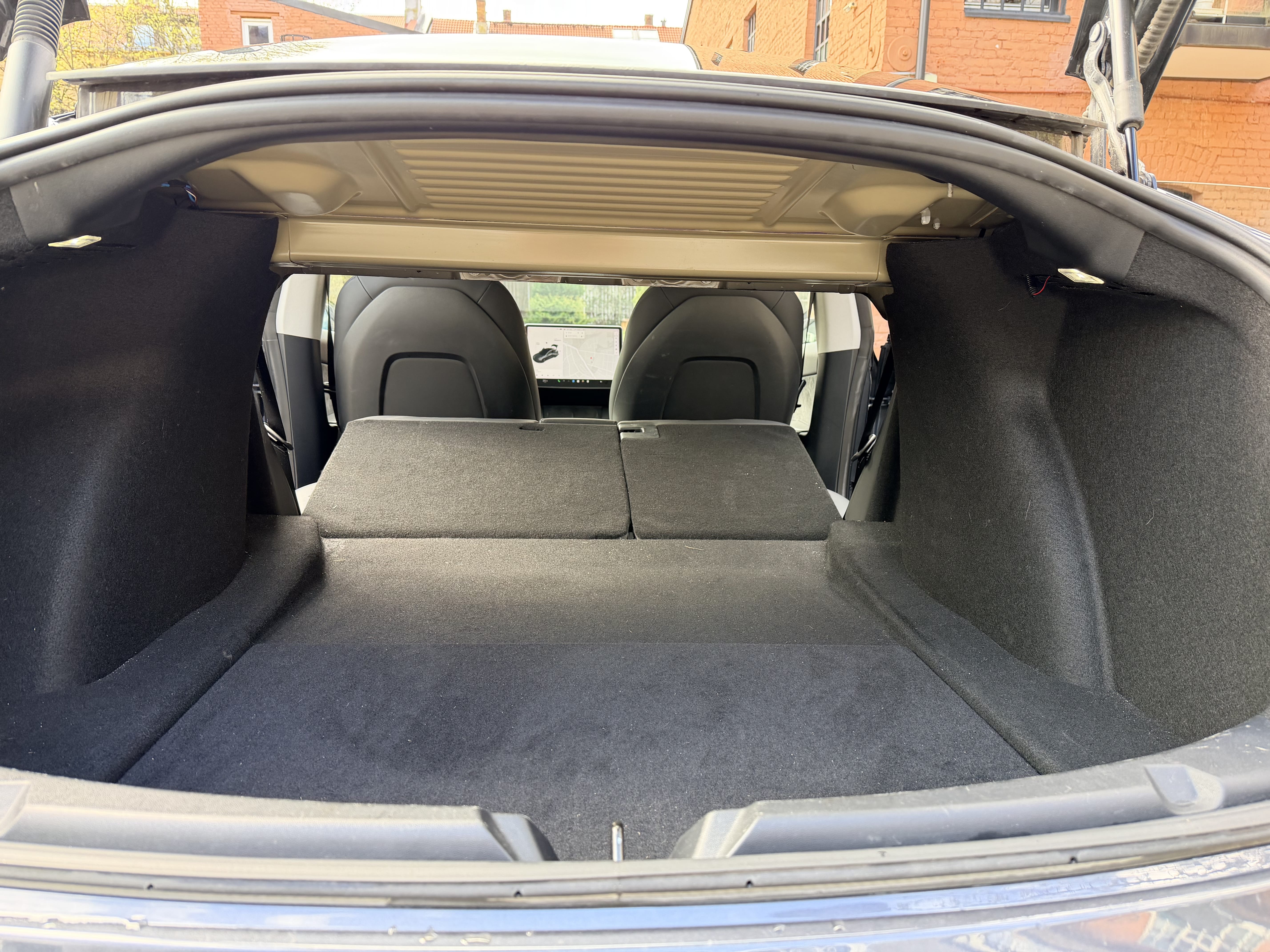 Tesla Model 3 Standard Range Plus med GPS