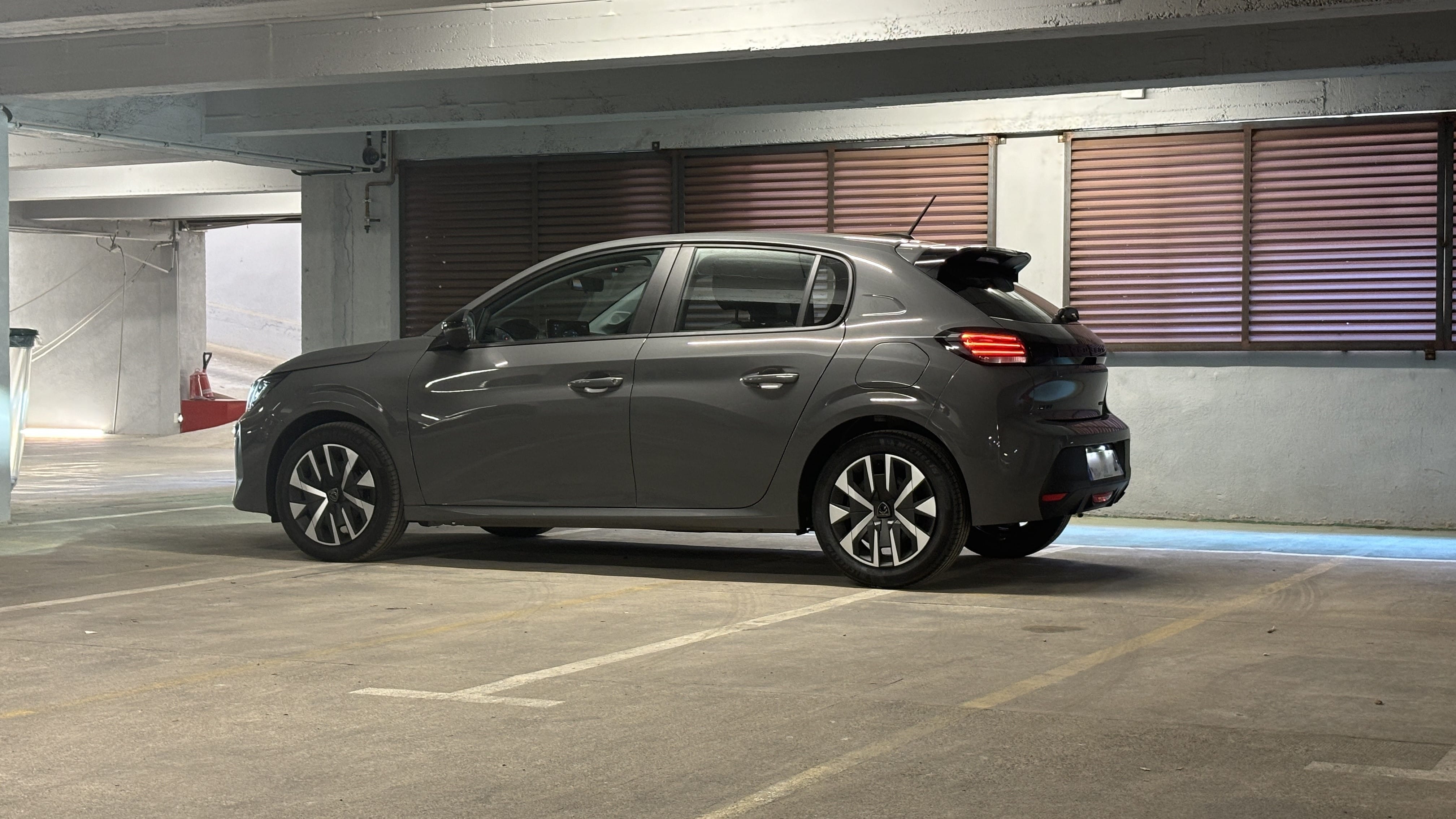 Peugeot 208 with Cruise control