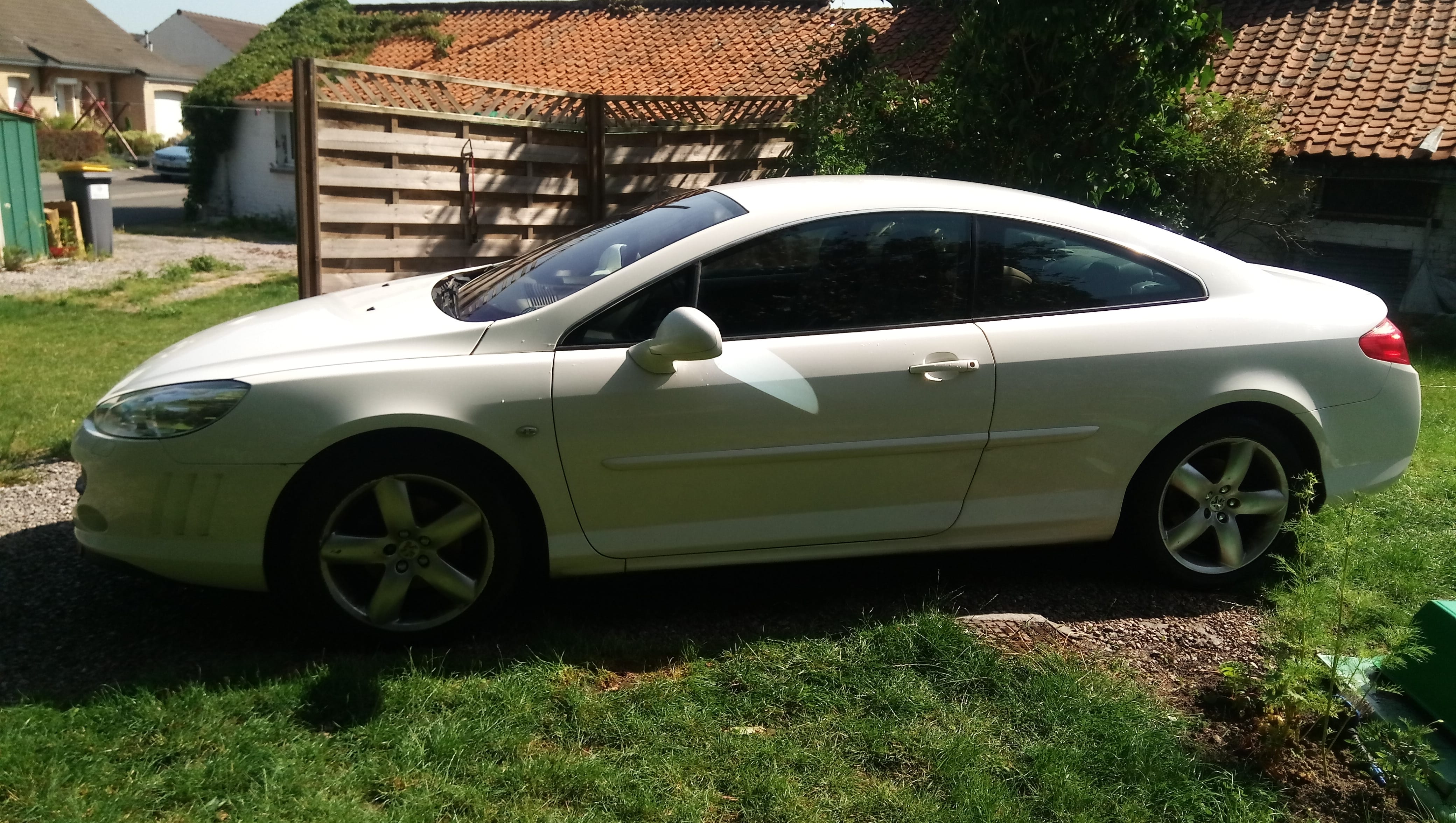Peugeot 407 Coupé 2L hdi navtech avec Climatisation