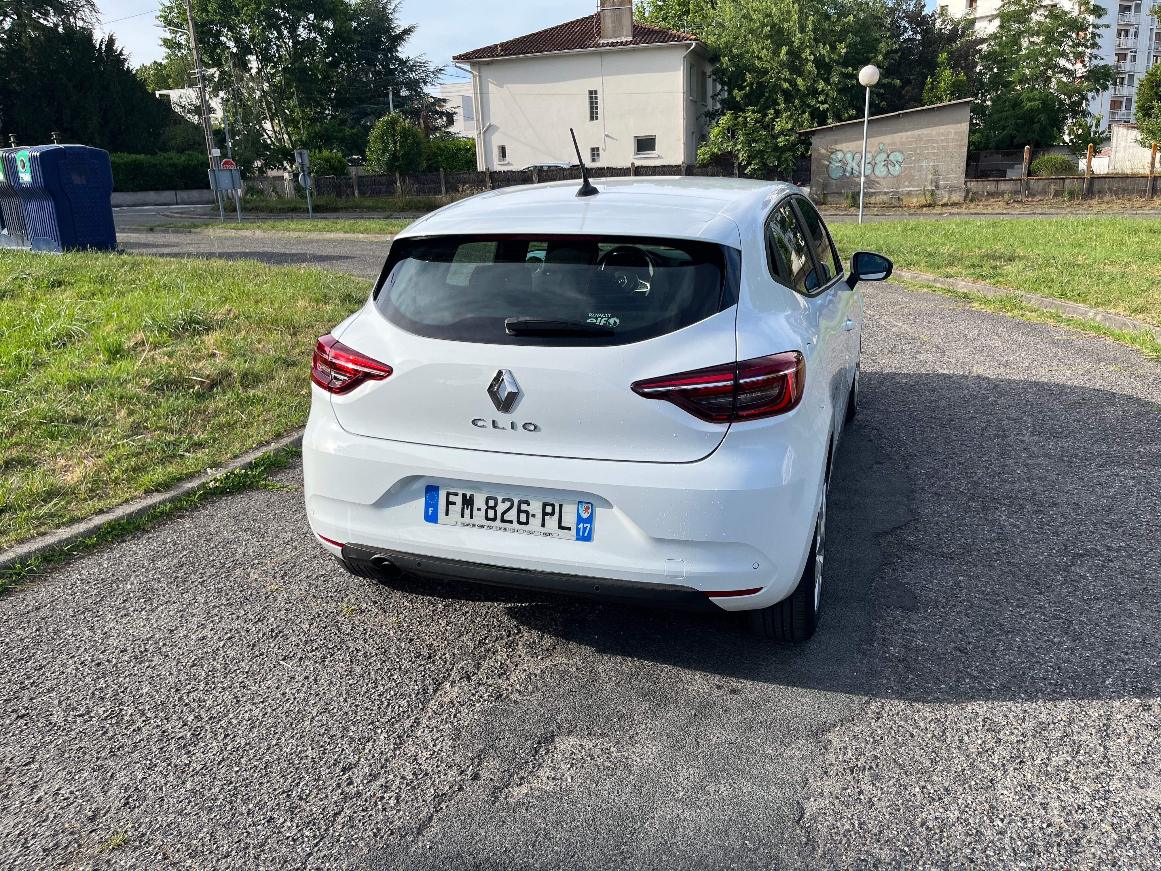 Renault Clio 5 blanche avec CarPlay avec Android Auto