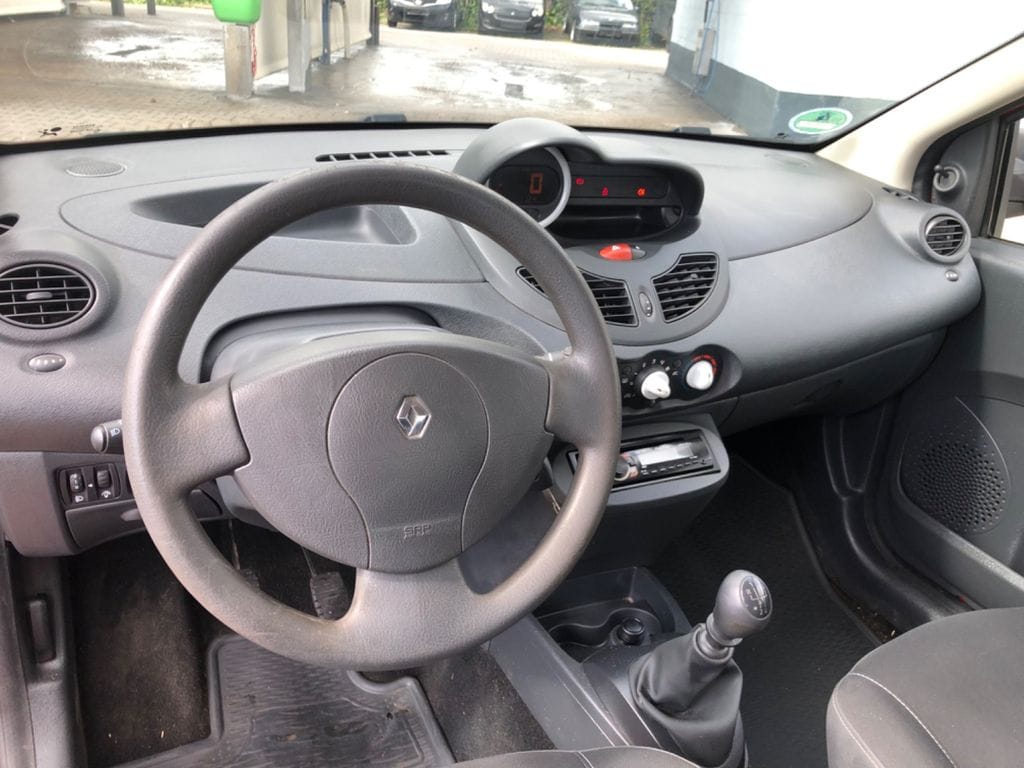 Renault Twingo - roter Flitzer con Control de velocidad