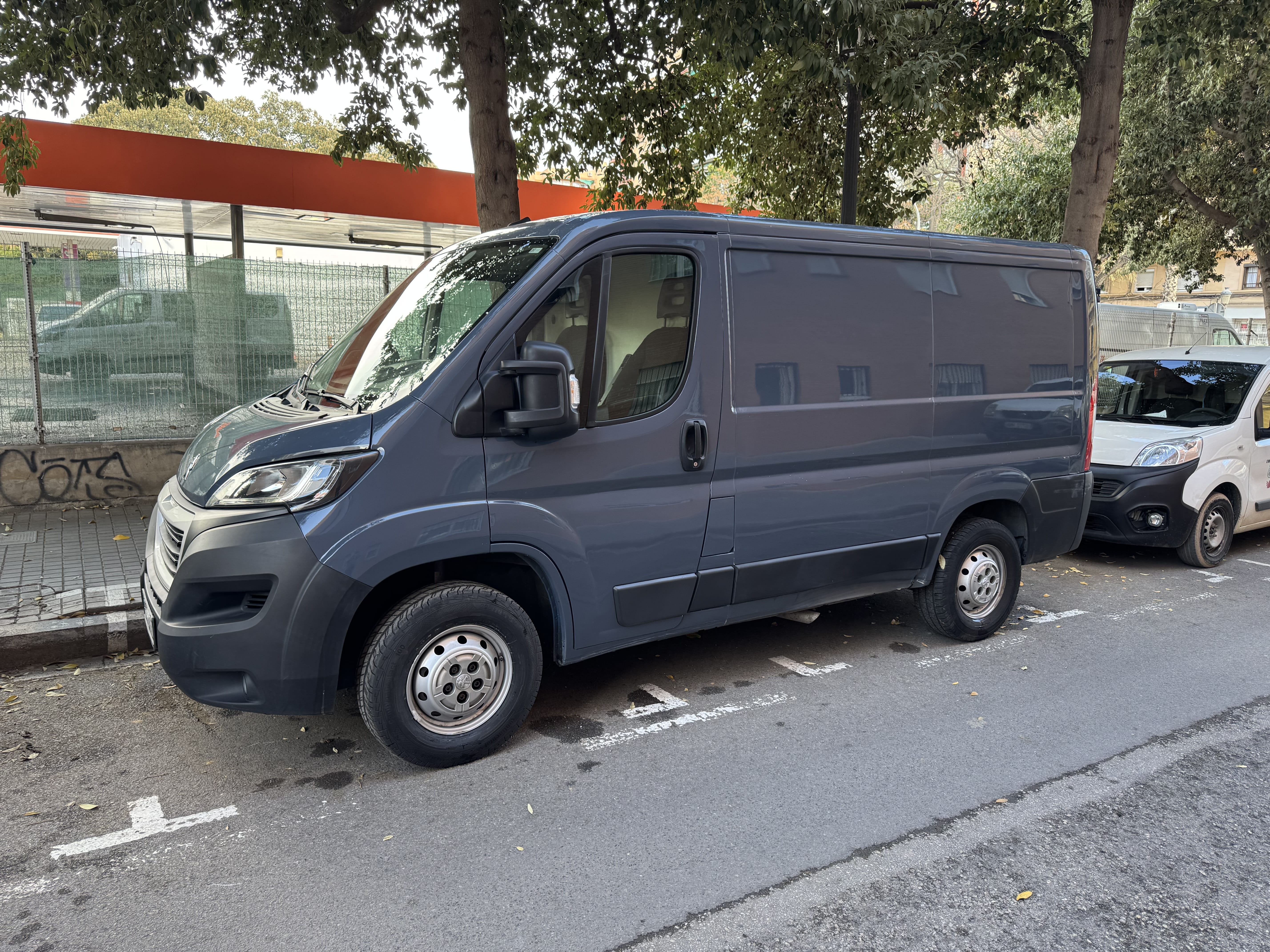 Peugeot Boxer 2.2 BlueHD with Air conditioning