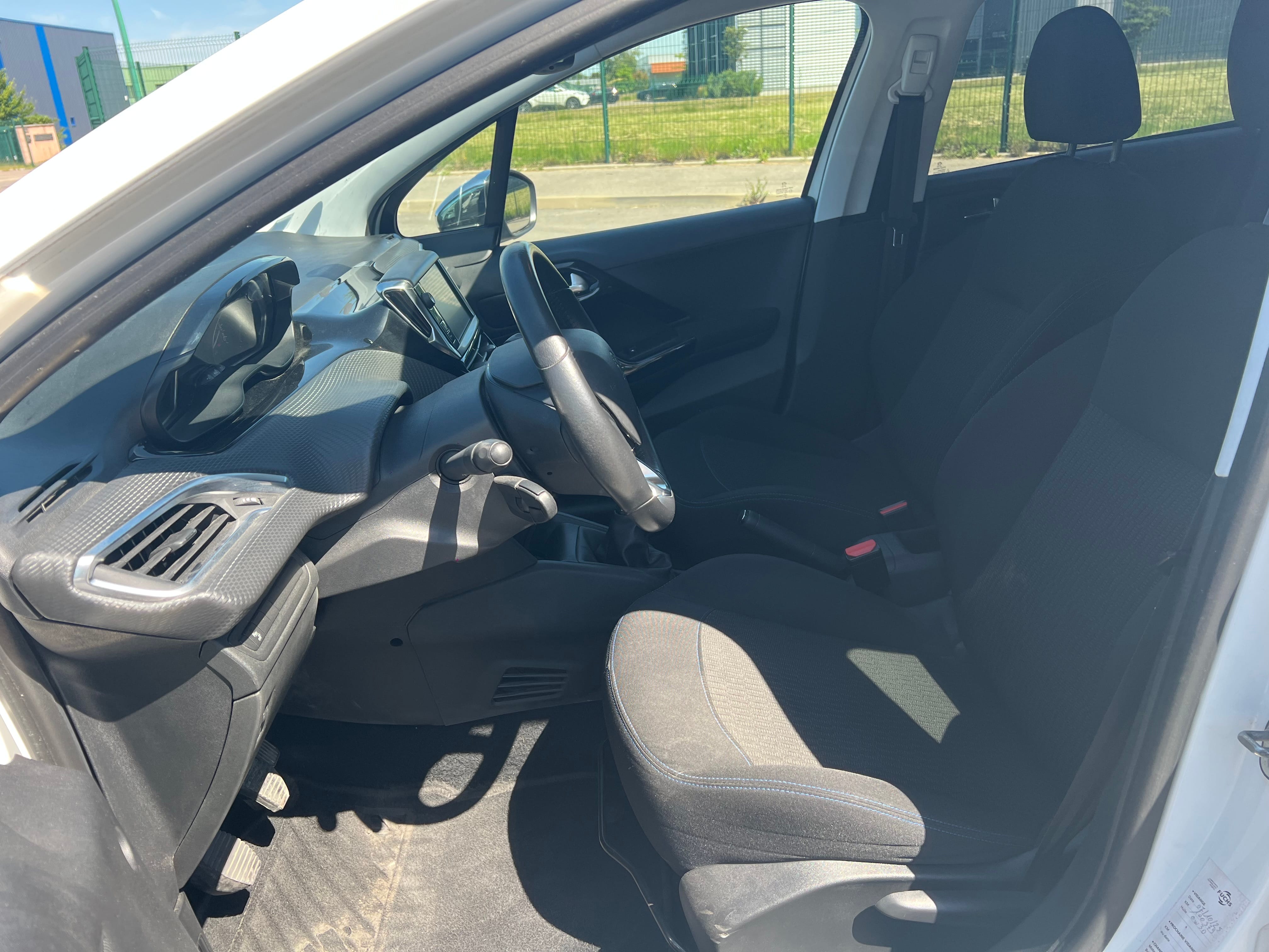 Peugeot 208 avec Apple CarPlay