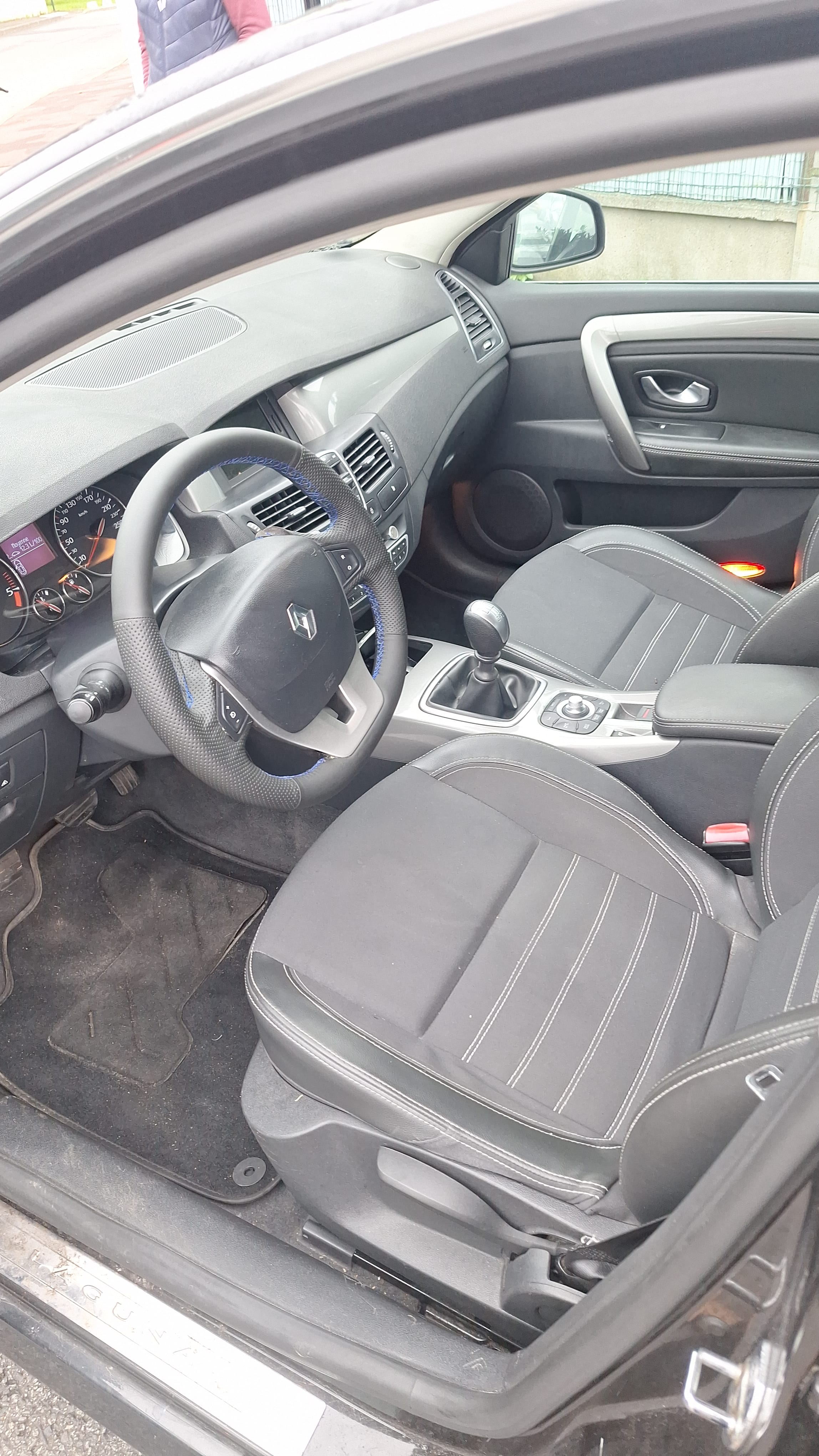 Renault Laguna Estate 1.5 dci 110cv avec Port USB