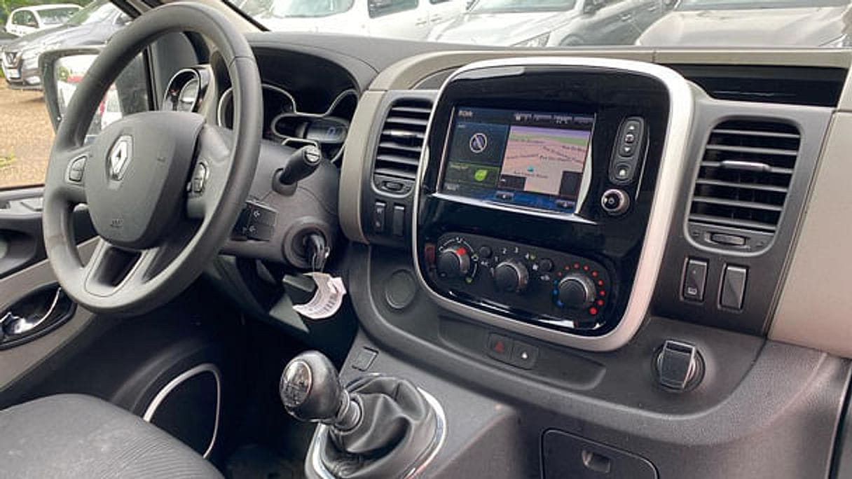 Renault Trafic Double Cabine  EN345 avec Entrée audio / iPod