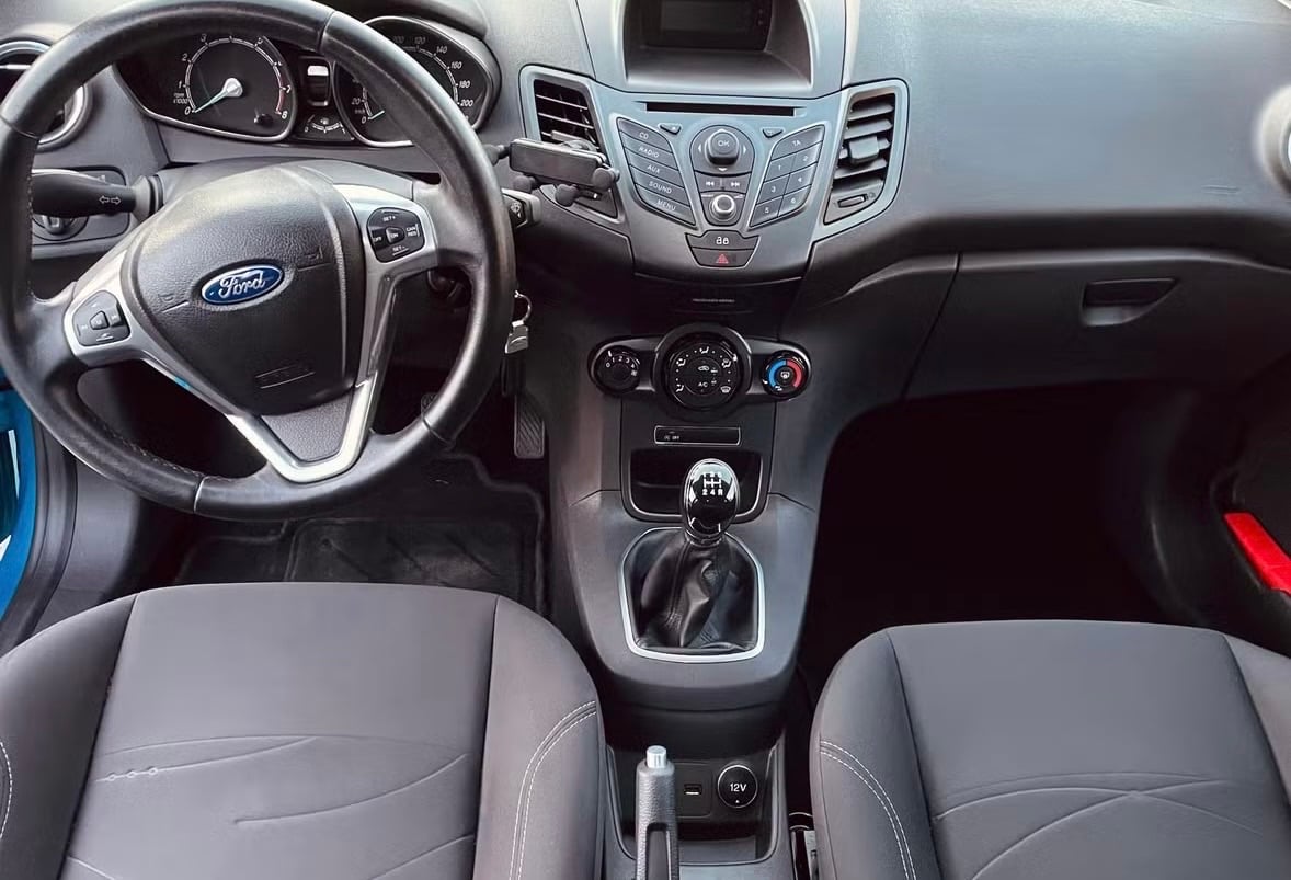 Ford Fiesta avec Siège bébé