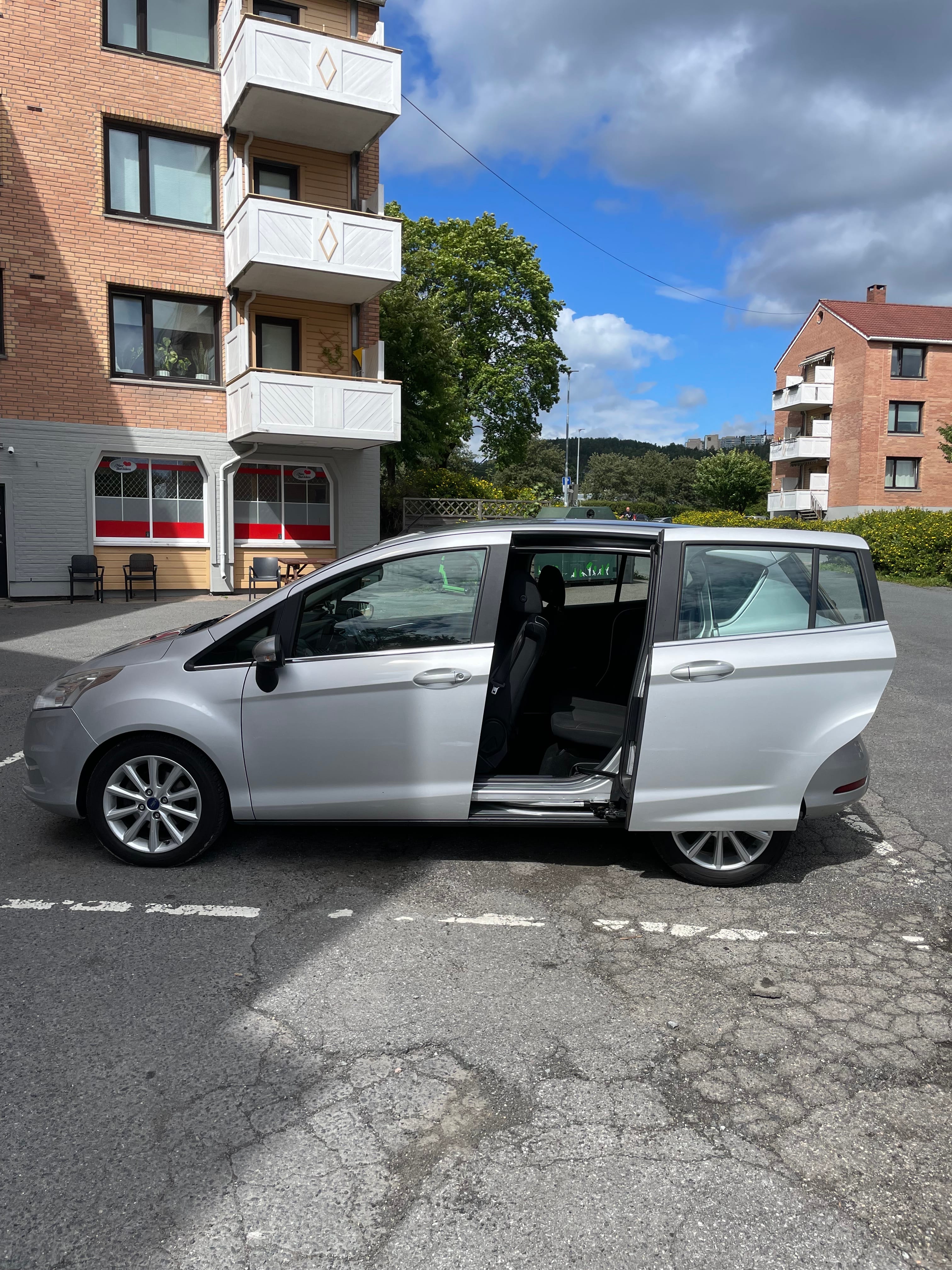 Ford B-Max with Air conditioning