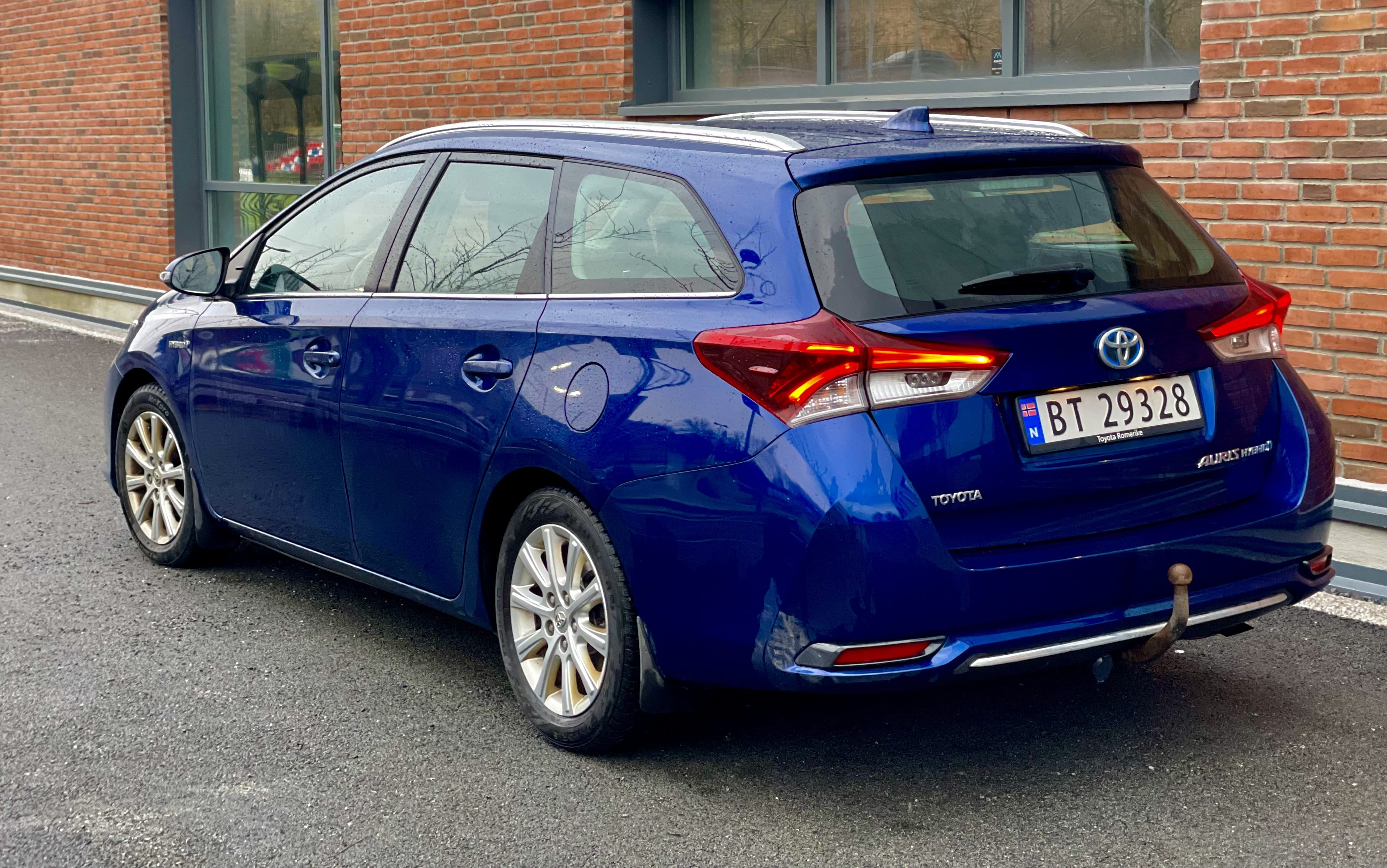 Toyota Auris 1.8 bensin Hybrid with GPS