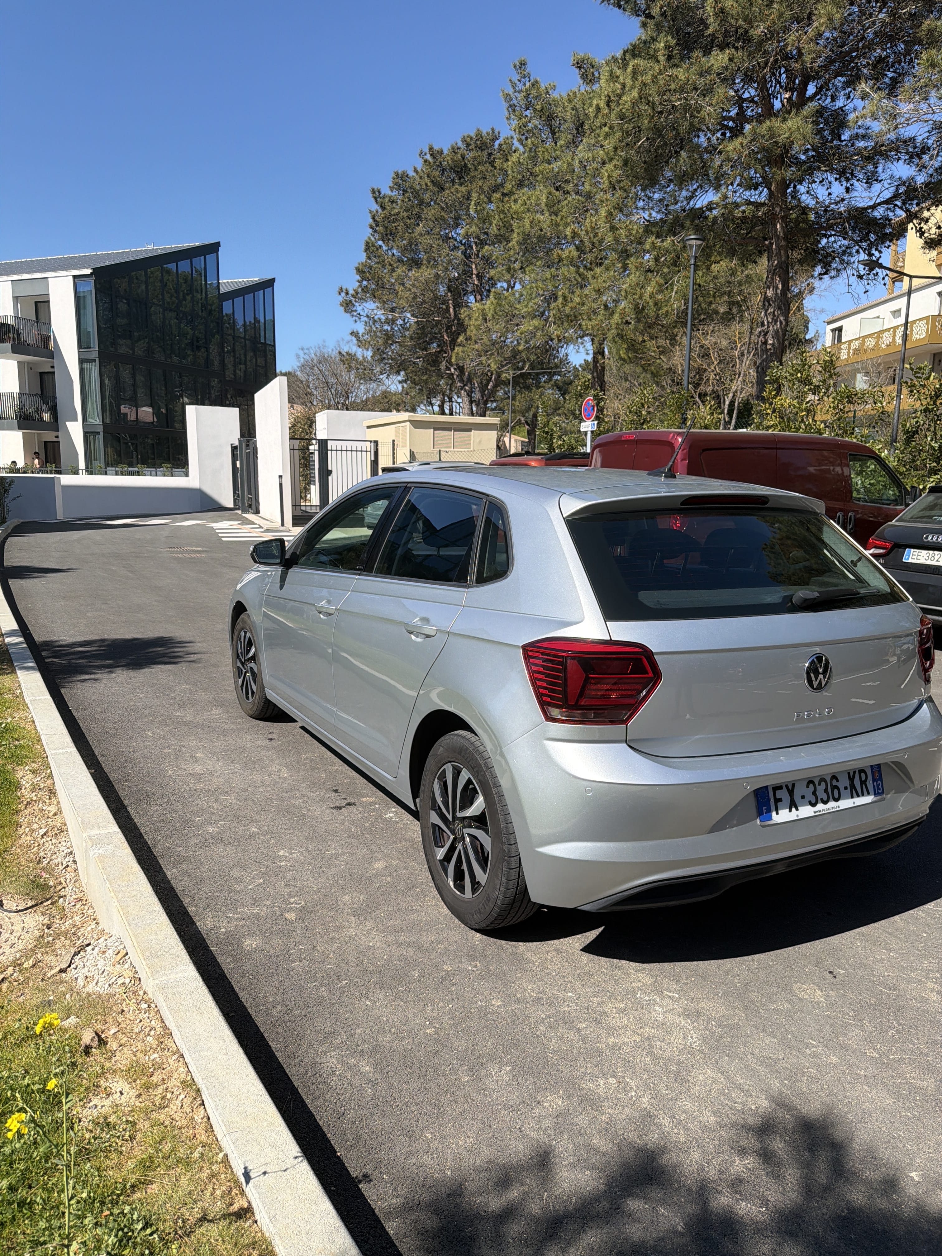 Volkswagen Polo with Backup camera