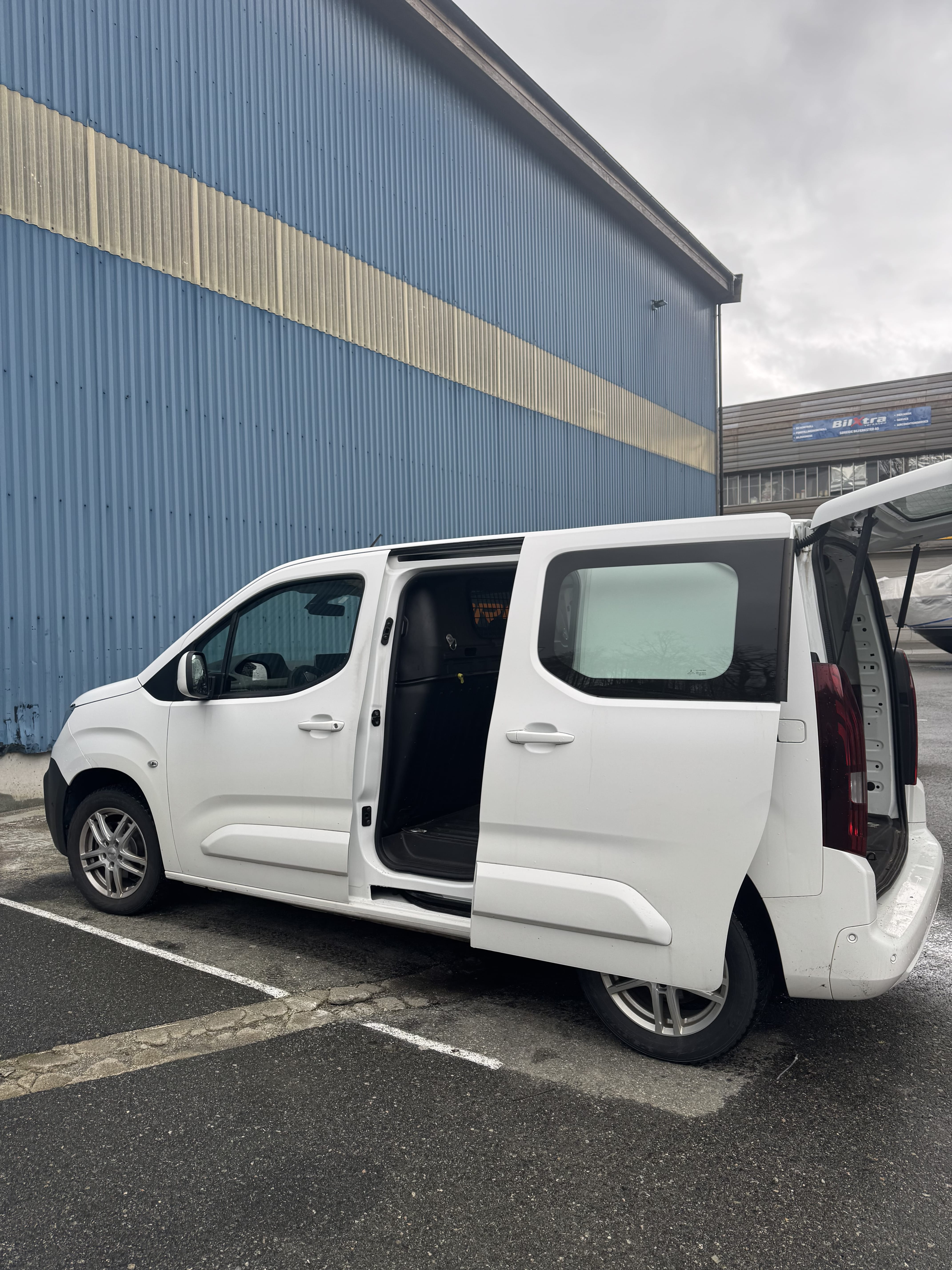 Peugeot Partner with Air conditioning