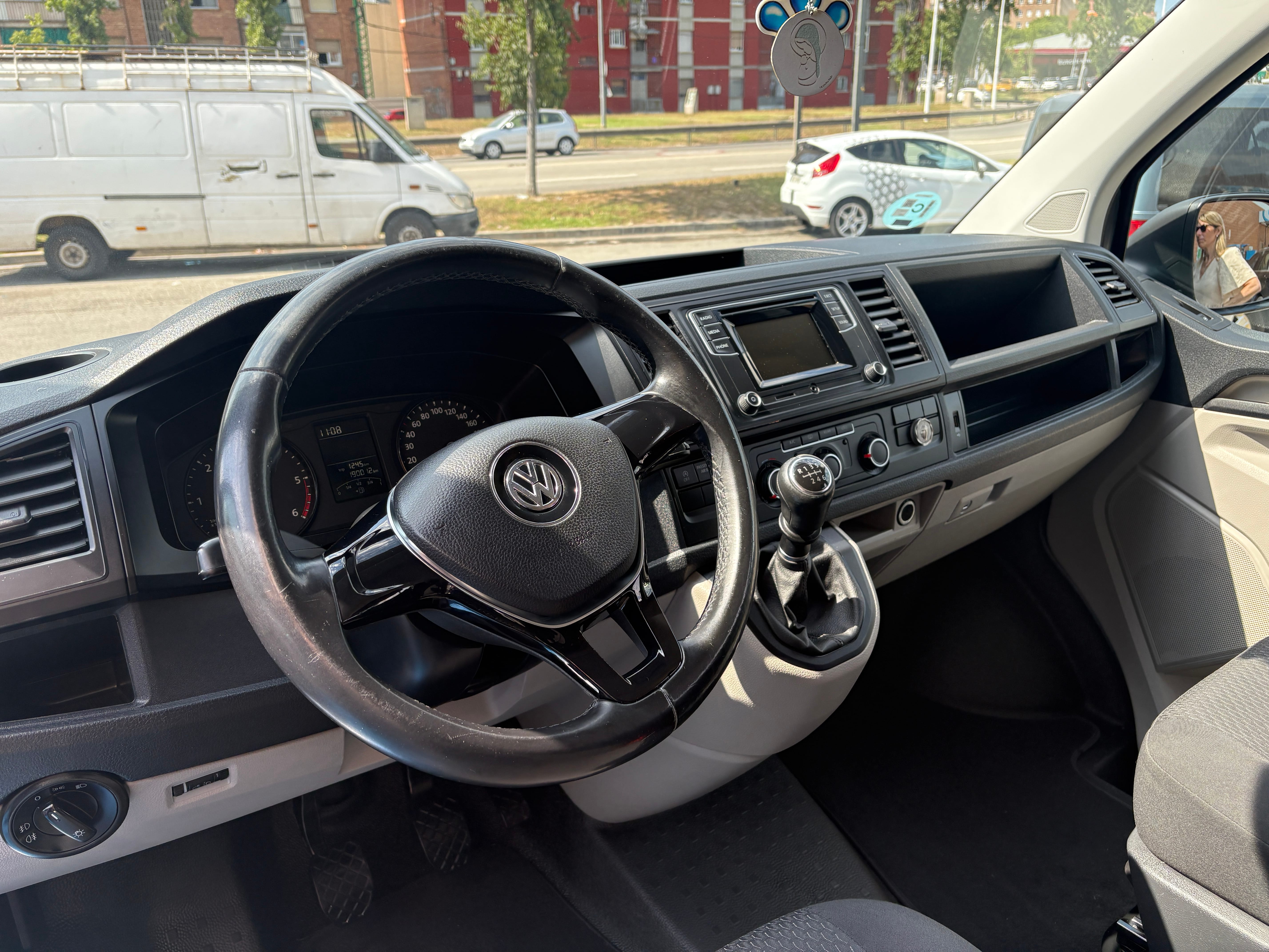 Volkswagen Caravelle con Radio 