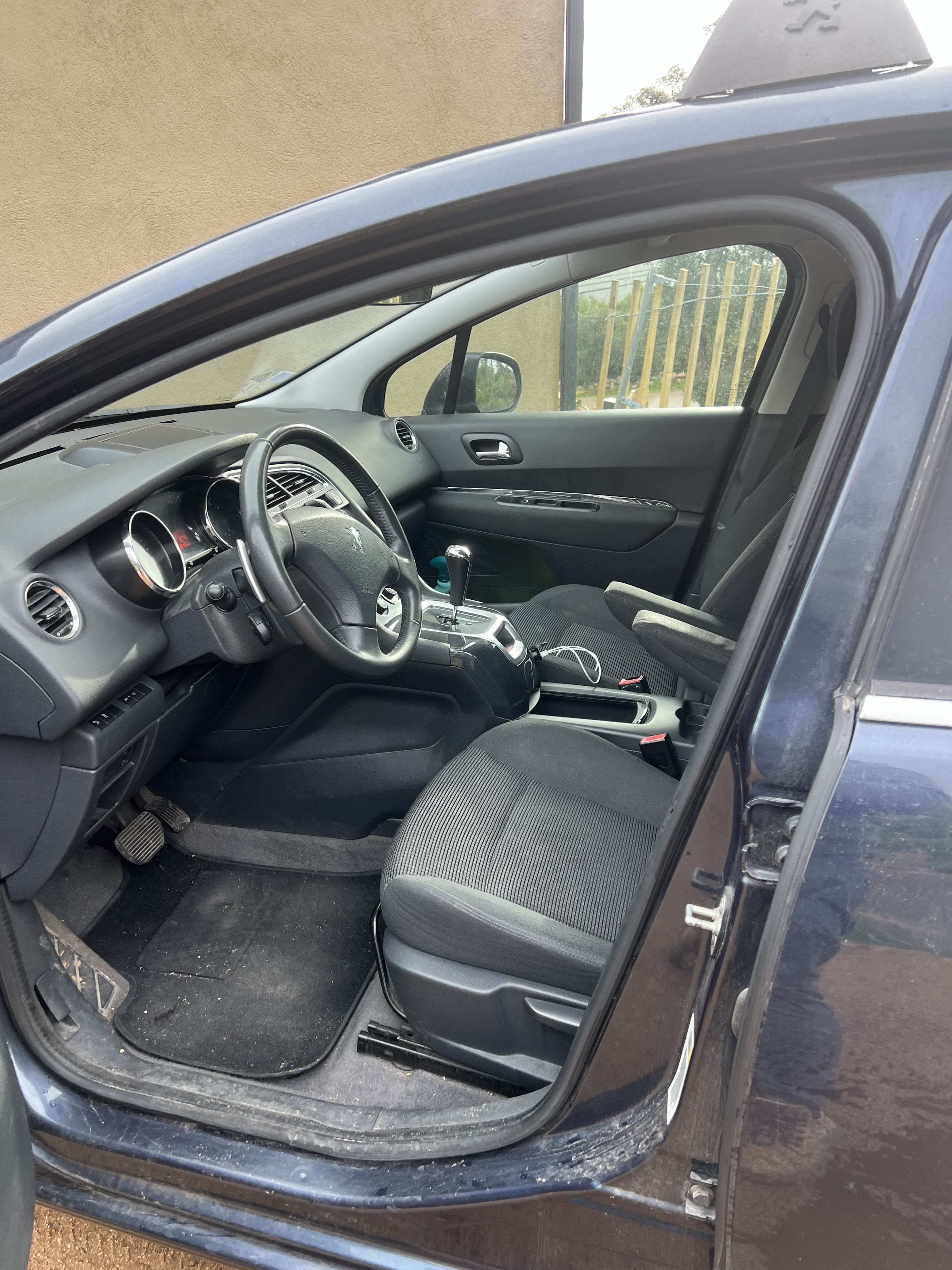 Peugeot 5008 avec GPS