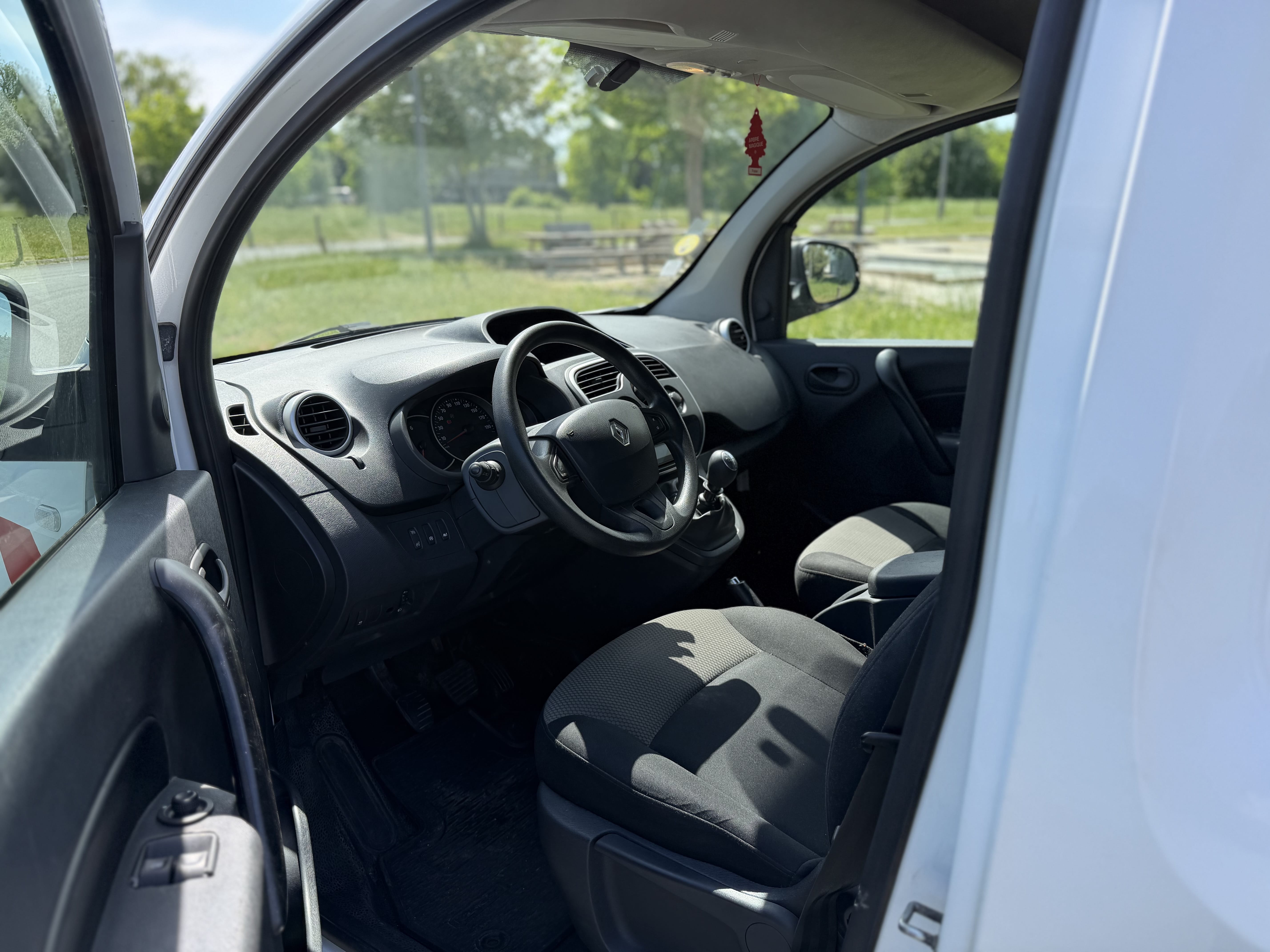 Renault Kangoo Express 3M³ - 5L/100 - Dispo 24H/24 avec Audio Bluetooth