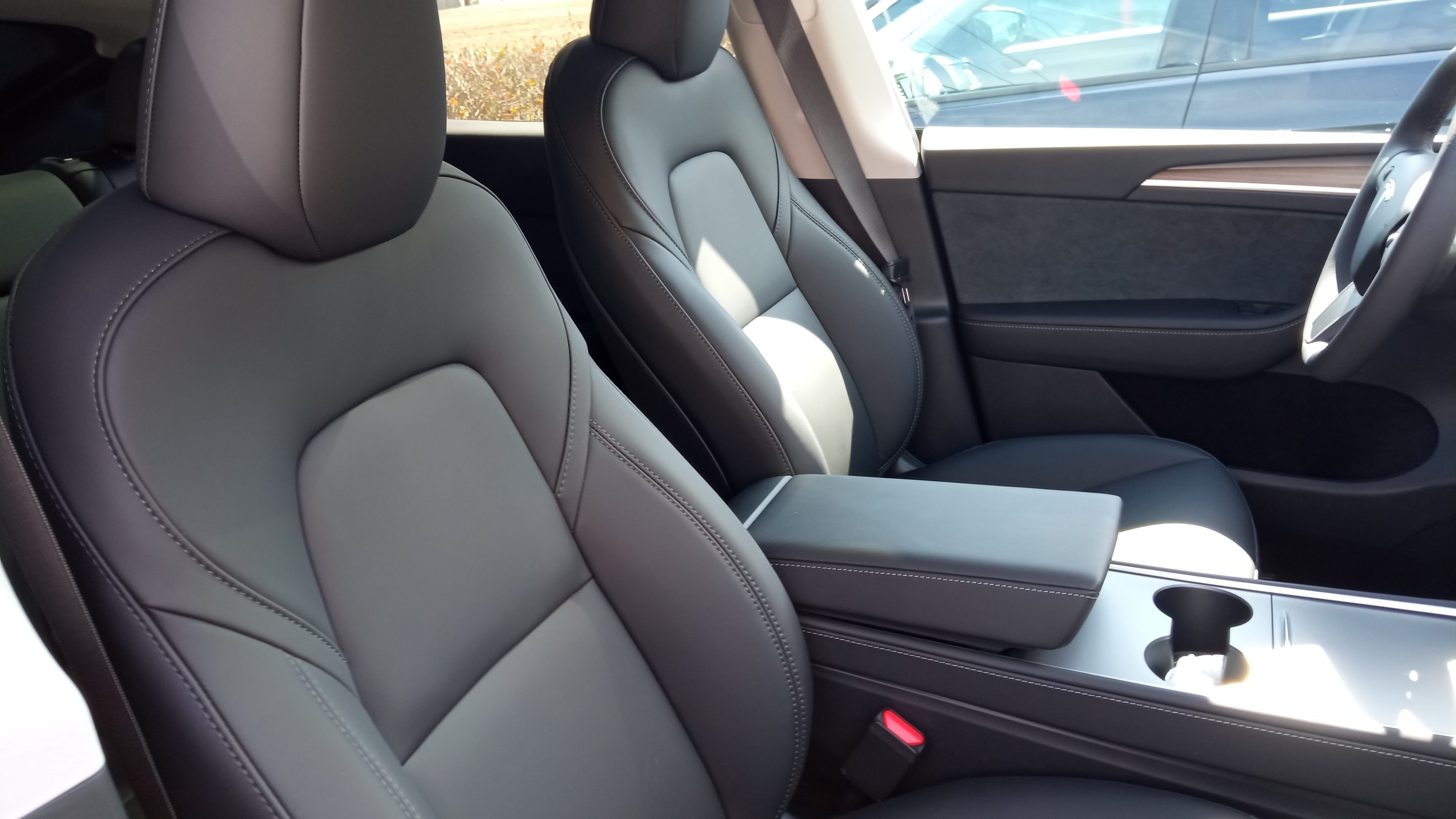Tesla Model Y med Babysete