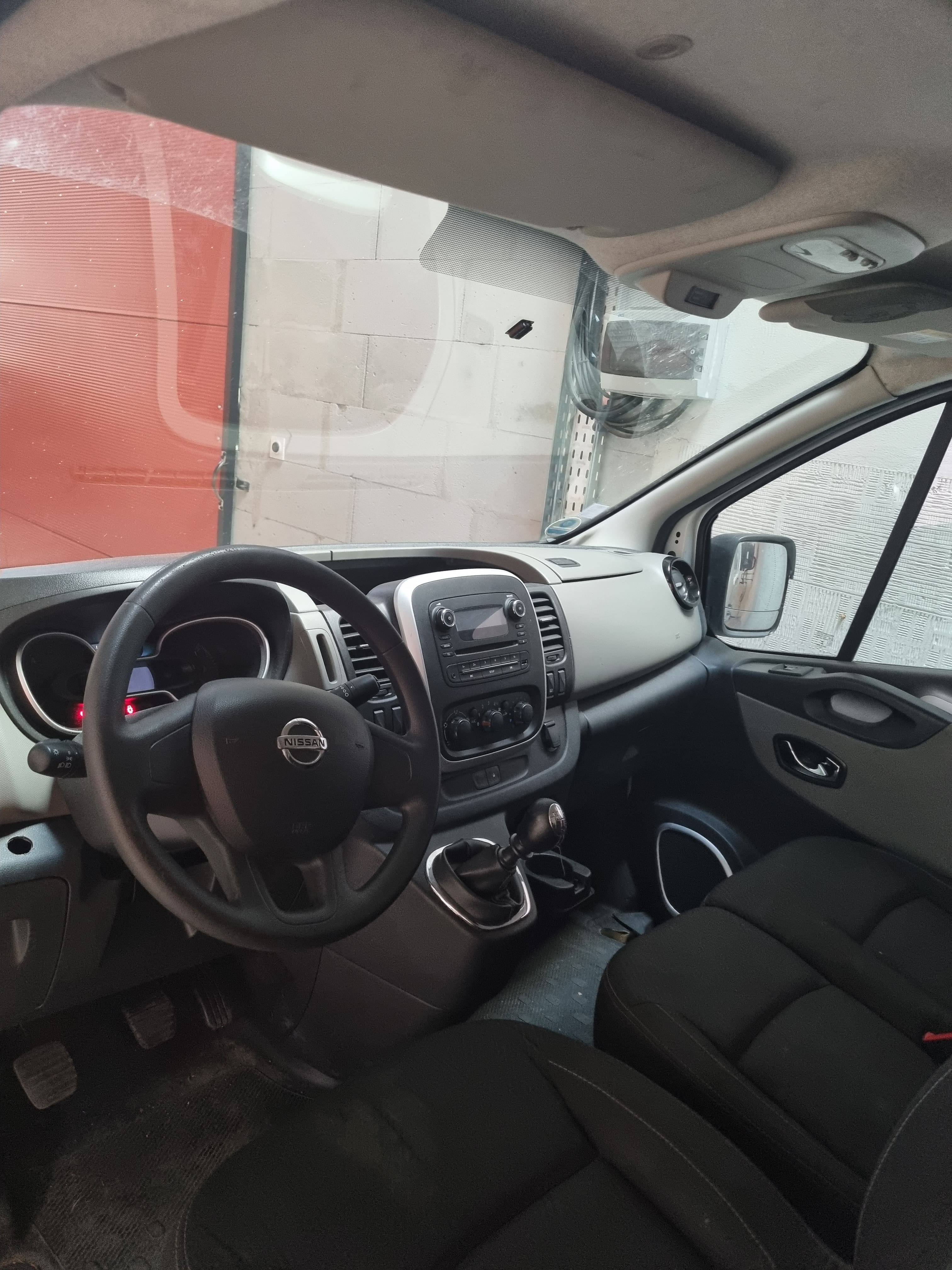 Nissan NV300 idem Trafic, faible consommation, climatisation avec Entrée audio / iPod